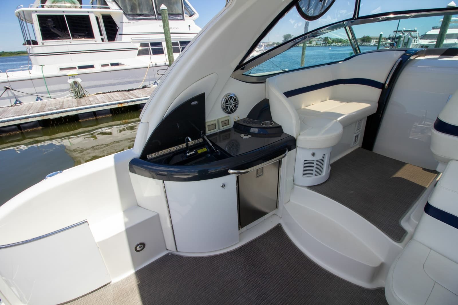 2016 Formula 40 Performance Cruiser - Photo 21