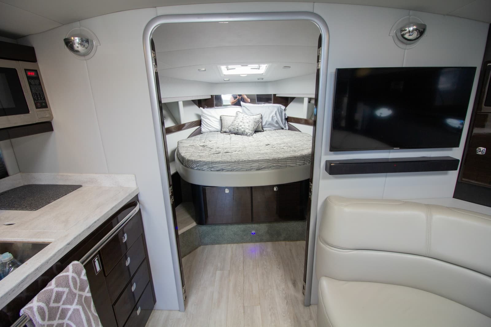 2016 Formula 40 Performance Cruiser - Photo 40
