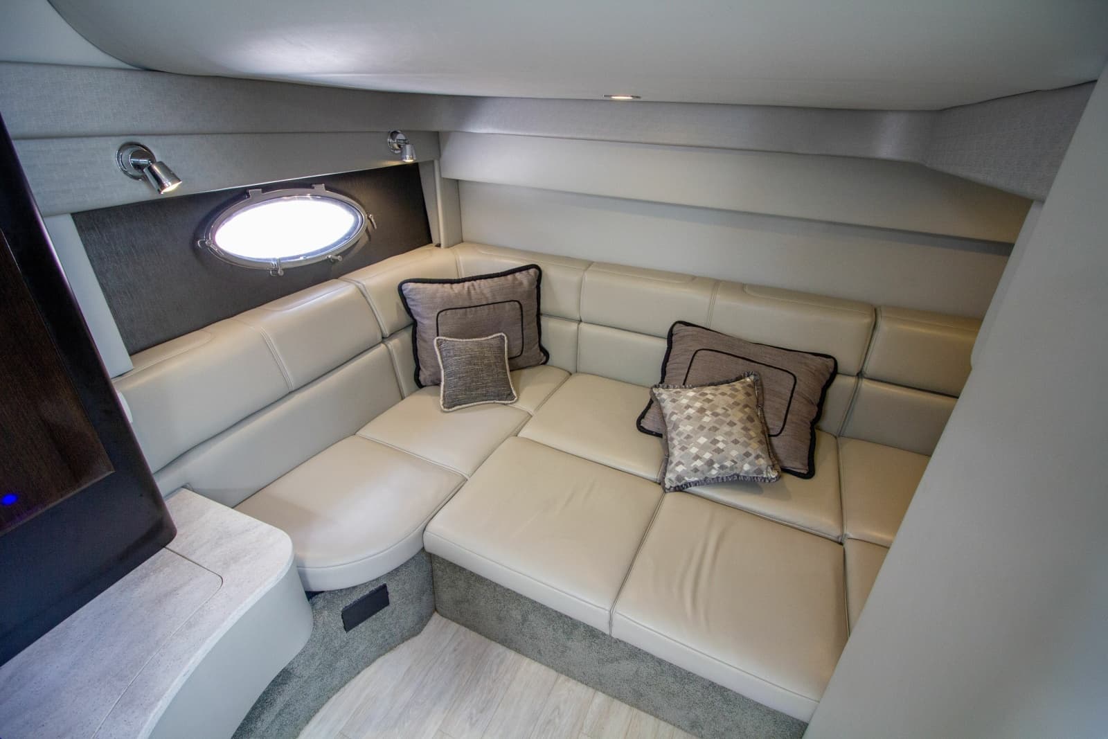 2016 Formula 40 Performance Cruiser - Photo 35