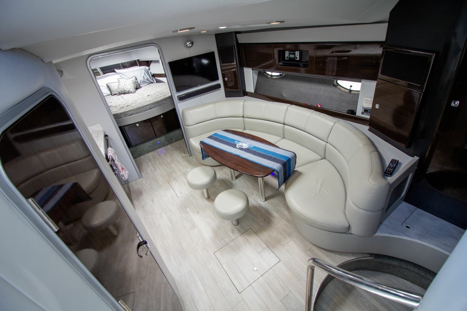 2016 Formula 40 Performance Cruiser - Photo 31