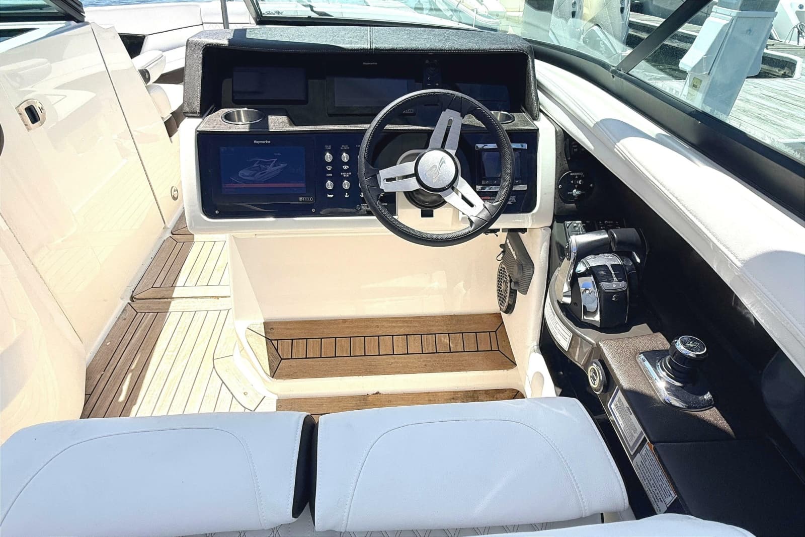 2016 Sea Ray SLX 350 - Photo 13
