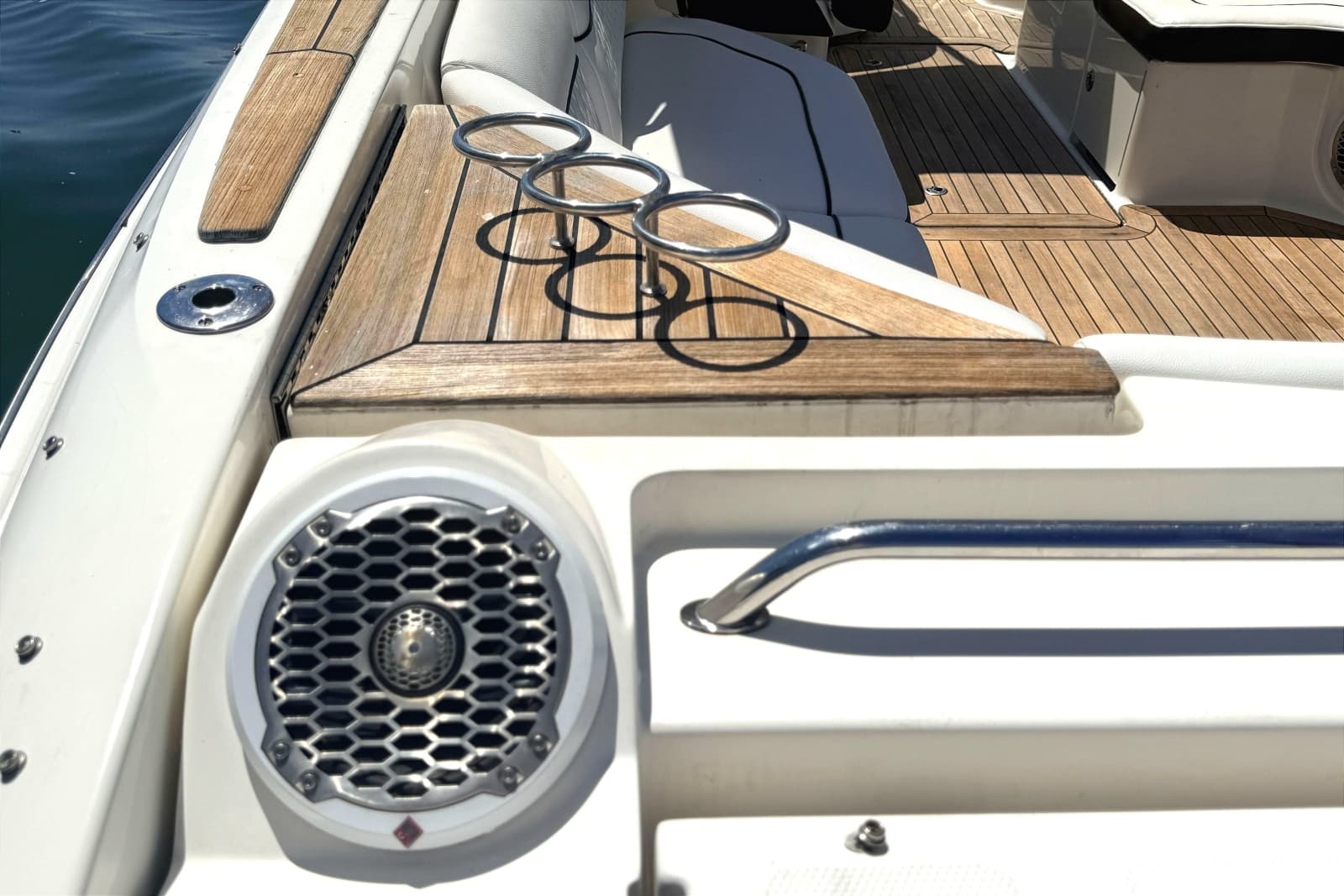 2016 Sea Ray SLX 350 - Photo 29