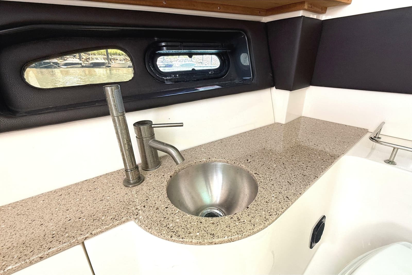 2016 Sea Ray SLX 350 - Photo 26