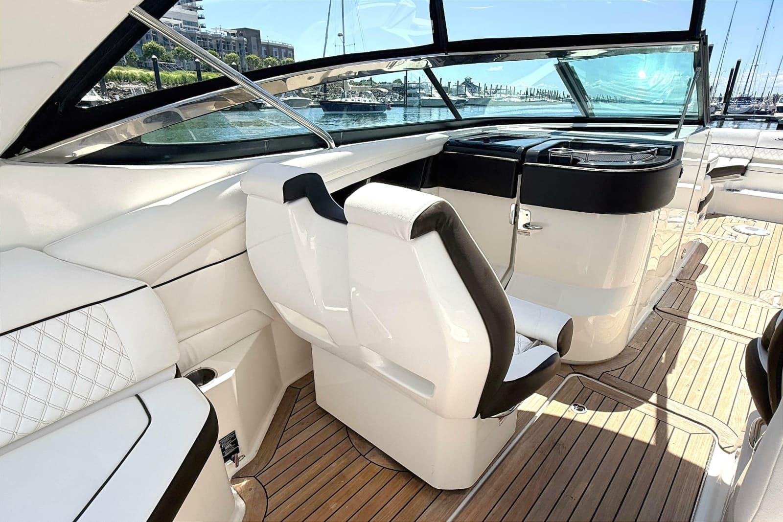 2016 Sea Ray SLX 350 - Photo 7
