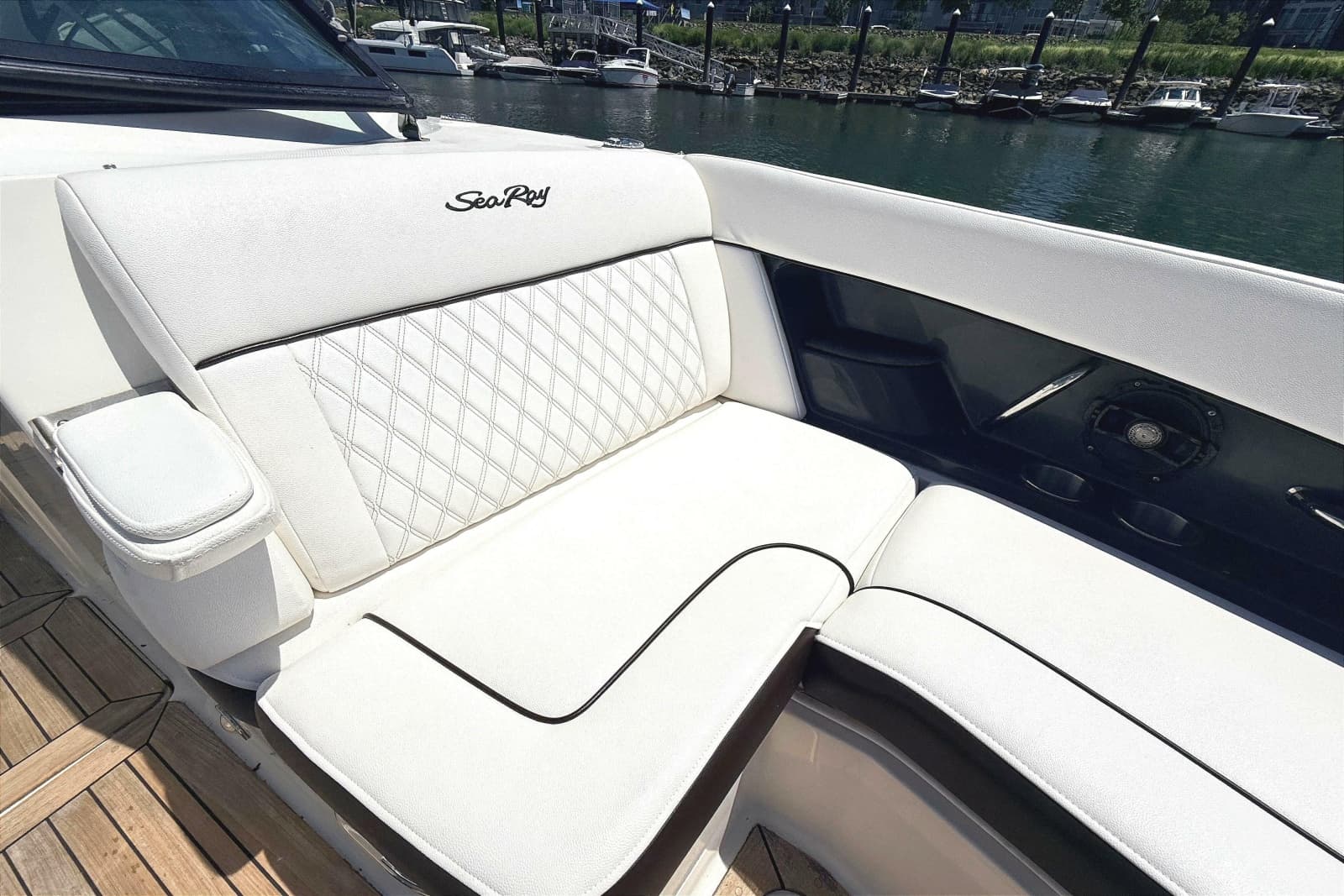 2016 Sea Ray SLX 350 - Photo 23