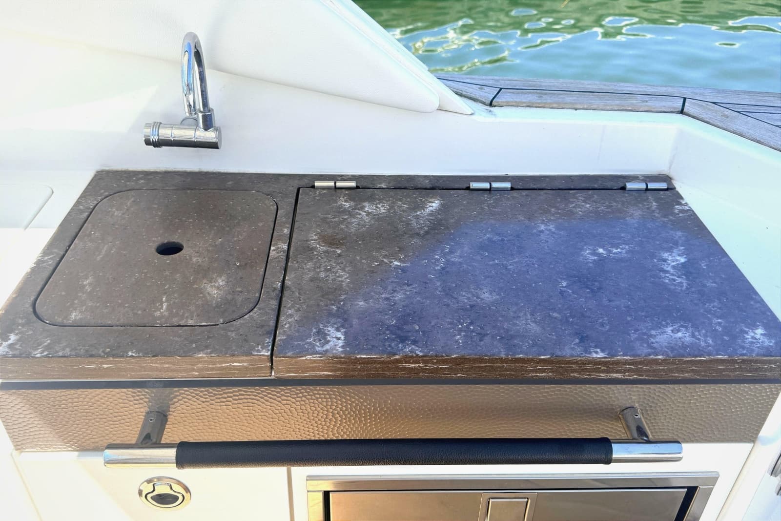 2016 Sea Ray SLX 350 - Photo 19
