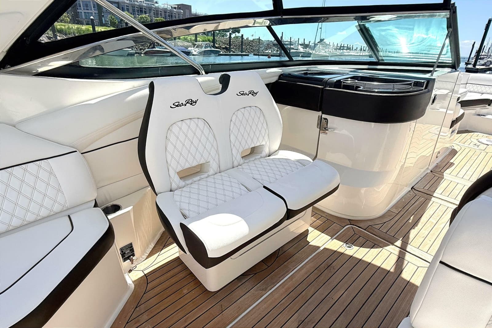 2016 Sea Ray SLX 350 - Photo 8