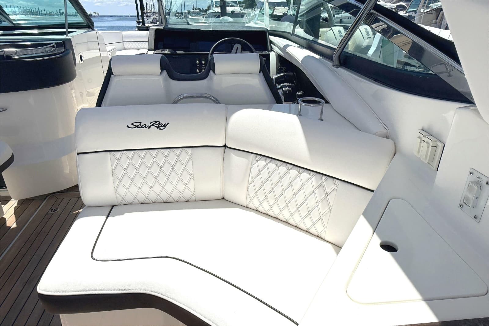 2016 Sea Ray SLX 350 - Photo 10