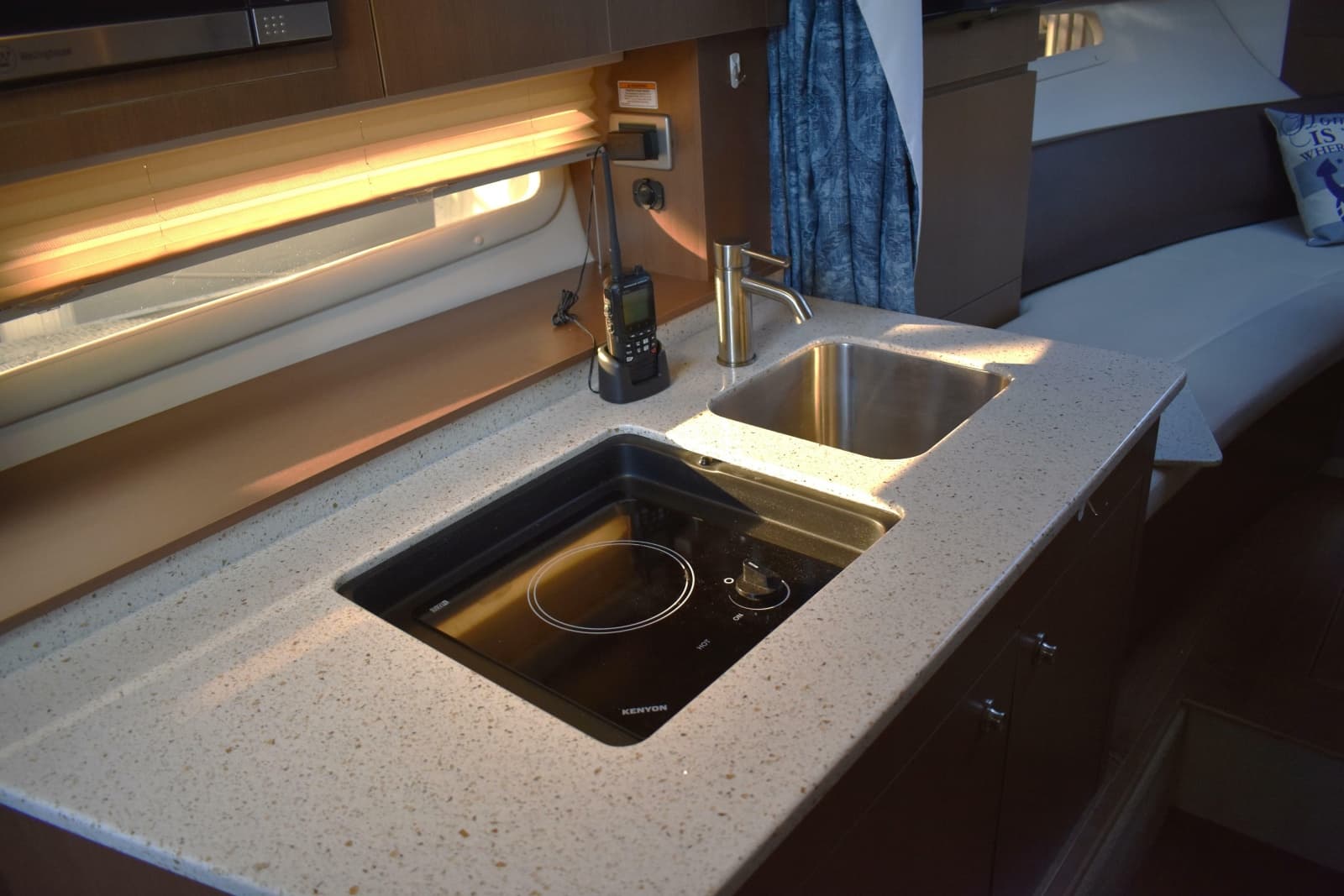 2016 Sea Ray Sundancer 310 - Photo 37