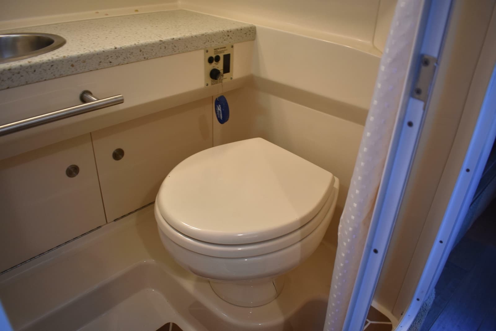 2016 Sea Ray Sundancer 310 - Photo 29