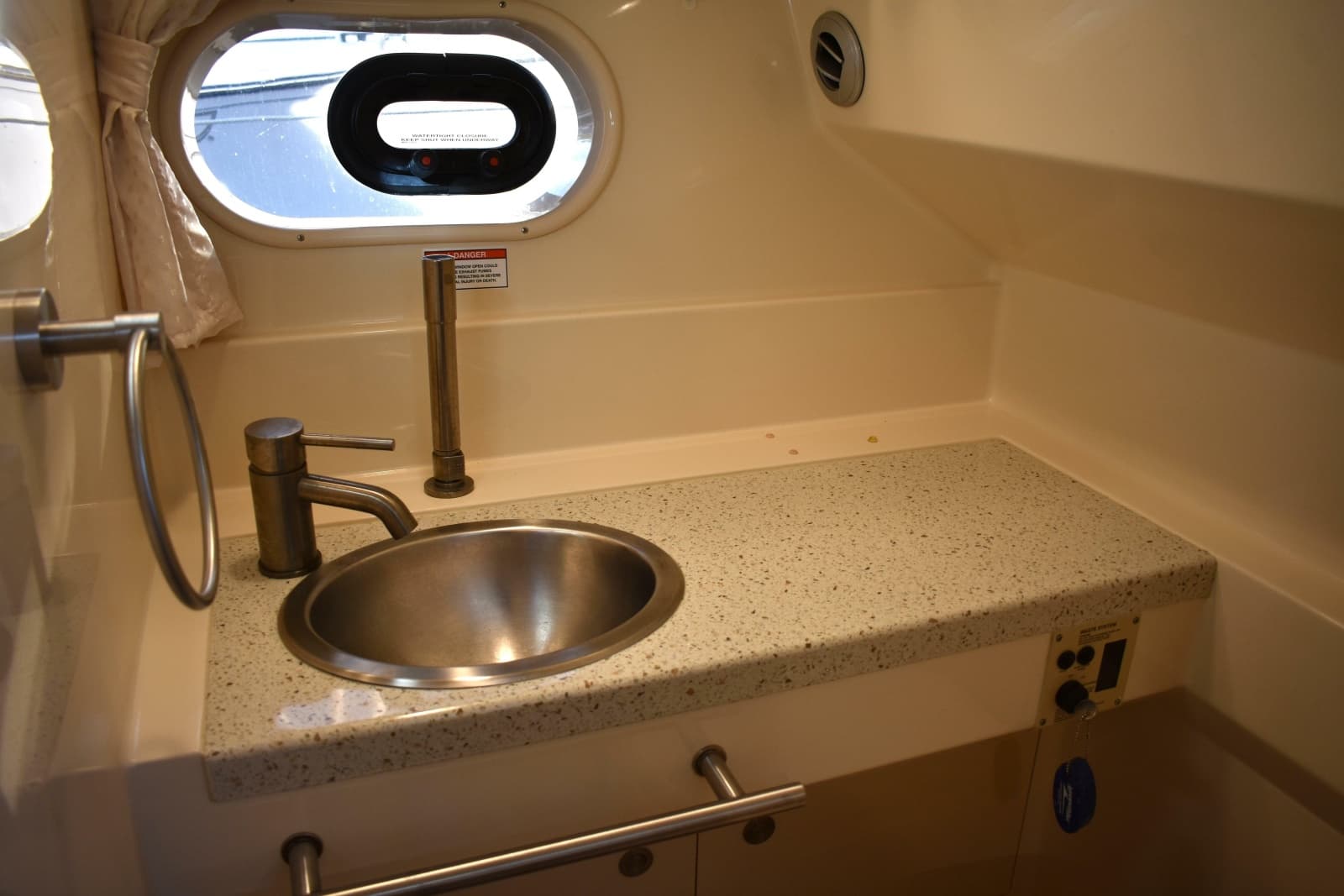 2016 Sea Ray Sundancer 310 - Photo 28