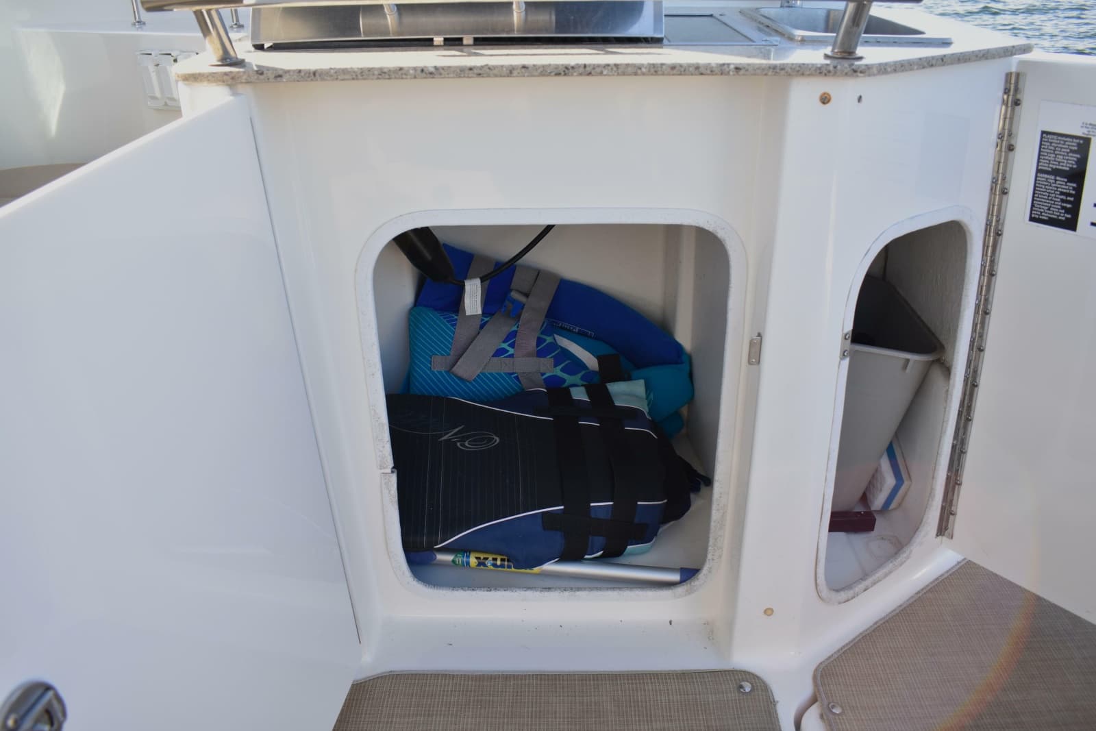 2016 Sea Ray Sundancer 310 - Photo 23