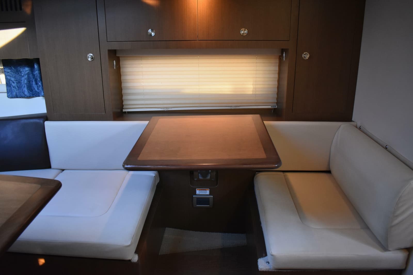 2016 Sea Ray Sundancer 310 - Photo 34