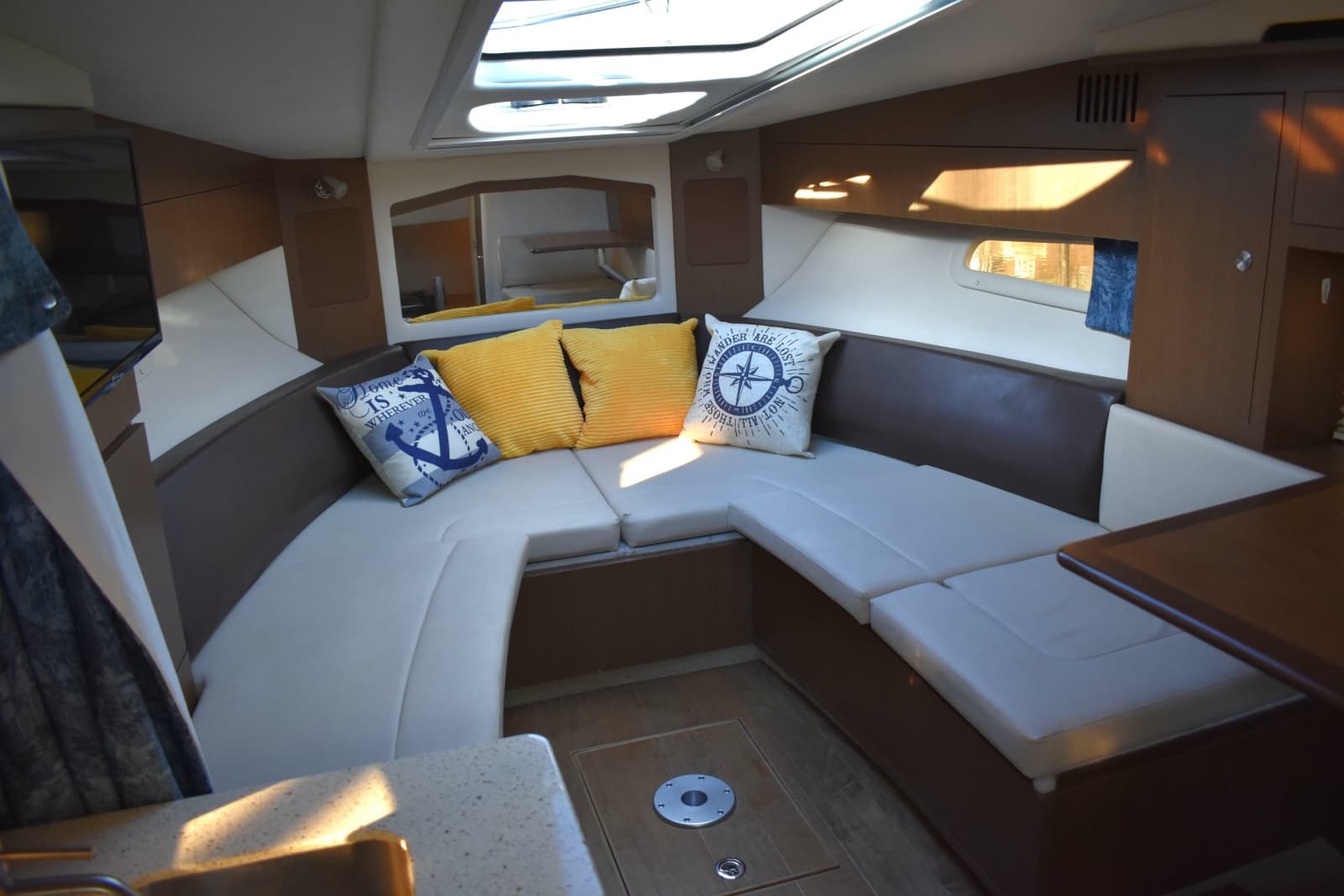 2016 Sea Ray Sundancer 310 - Photo 31