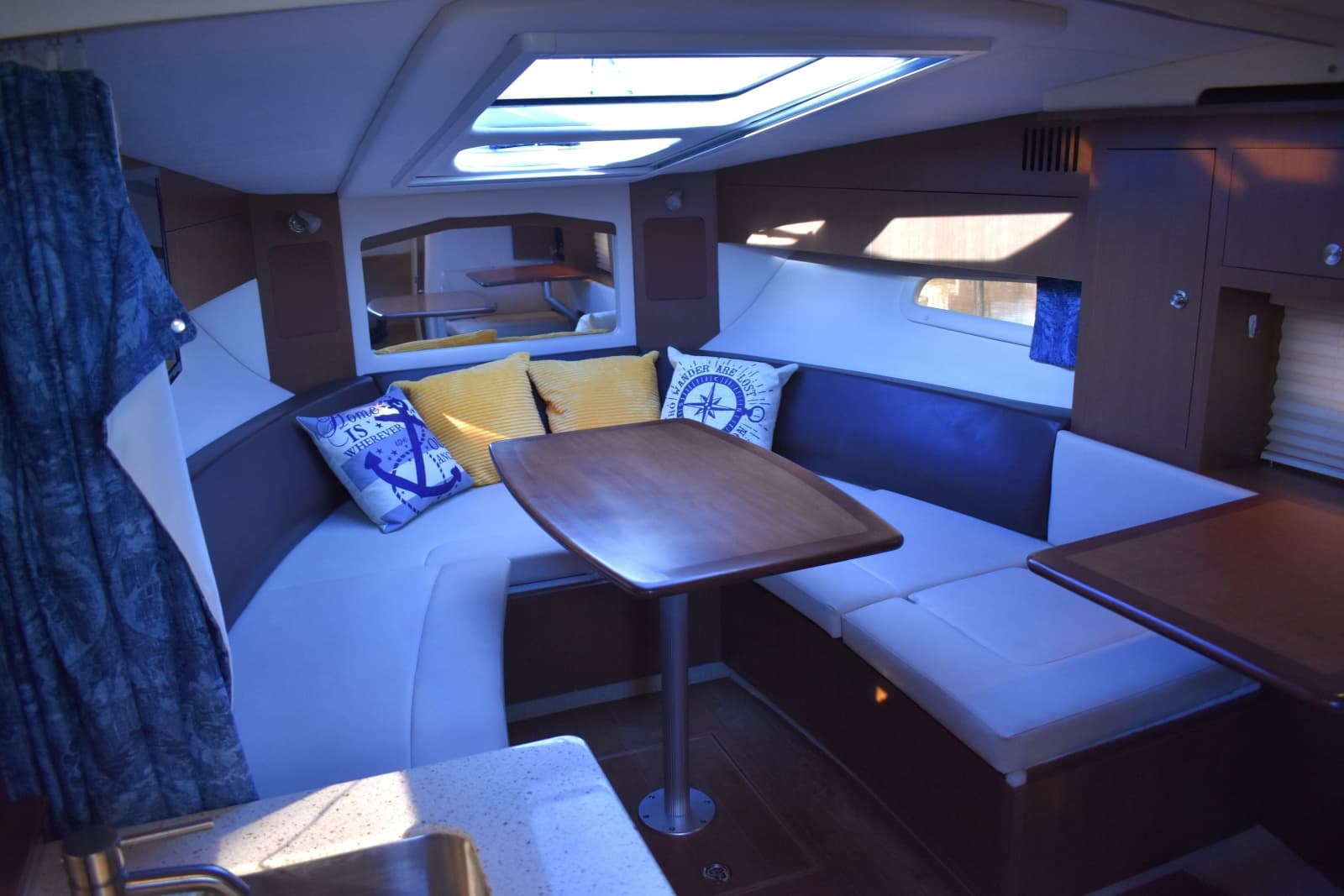 2016 Sea Ray Sundancer 310 - Photo 30