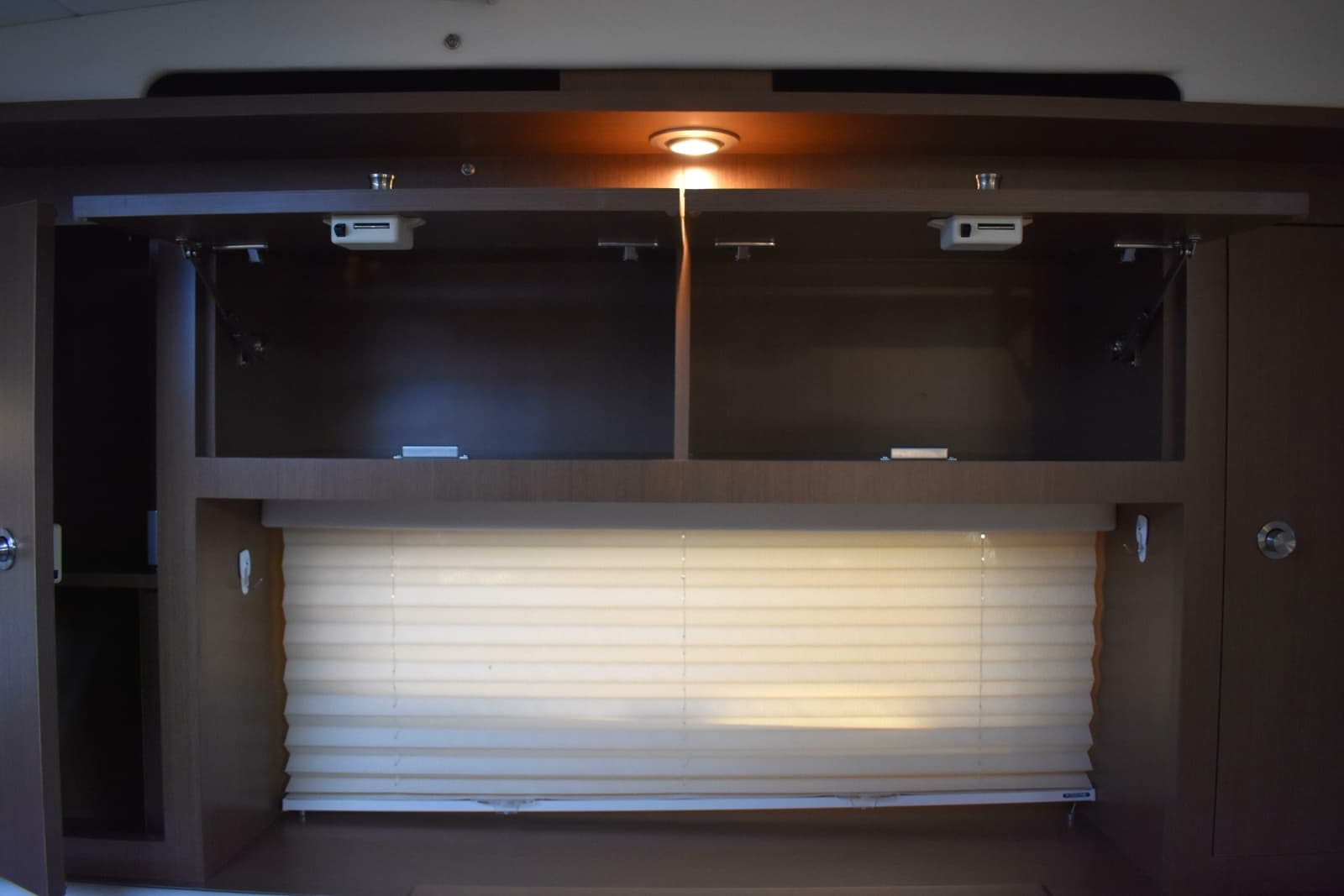 2016 Sea Ray Sundancer 310 - Photo 35