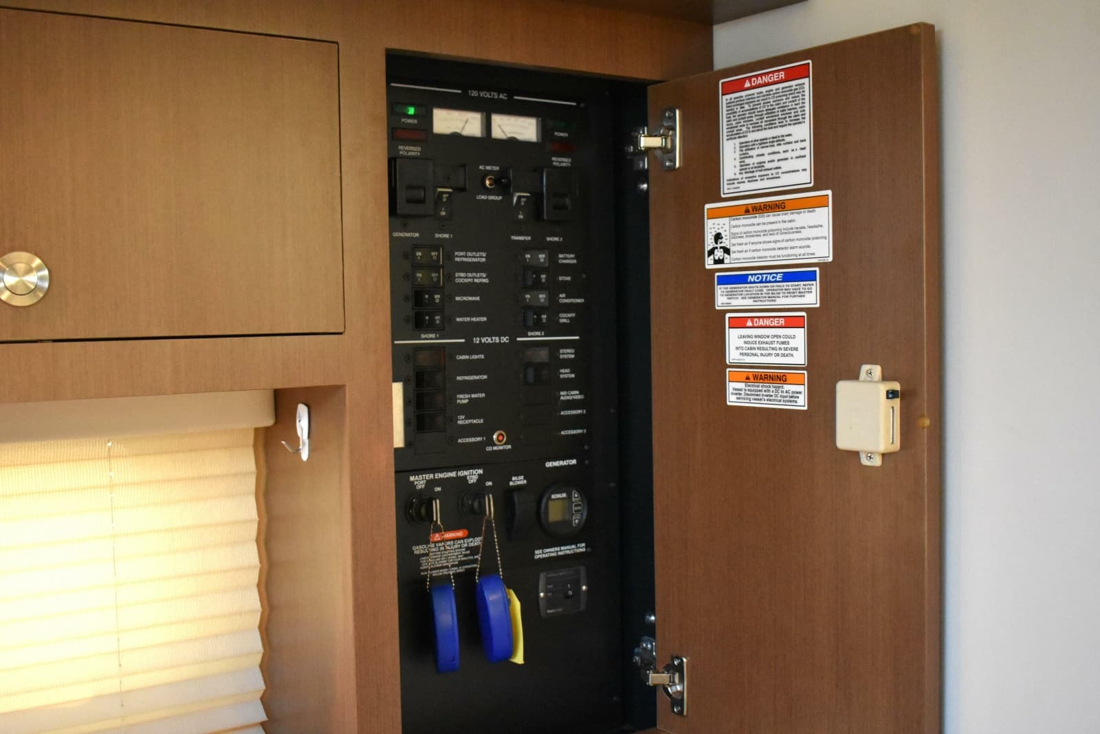 2016 Sea Ray Sundancer 310 - Photo 26