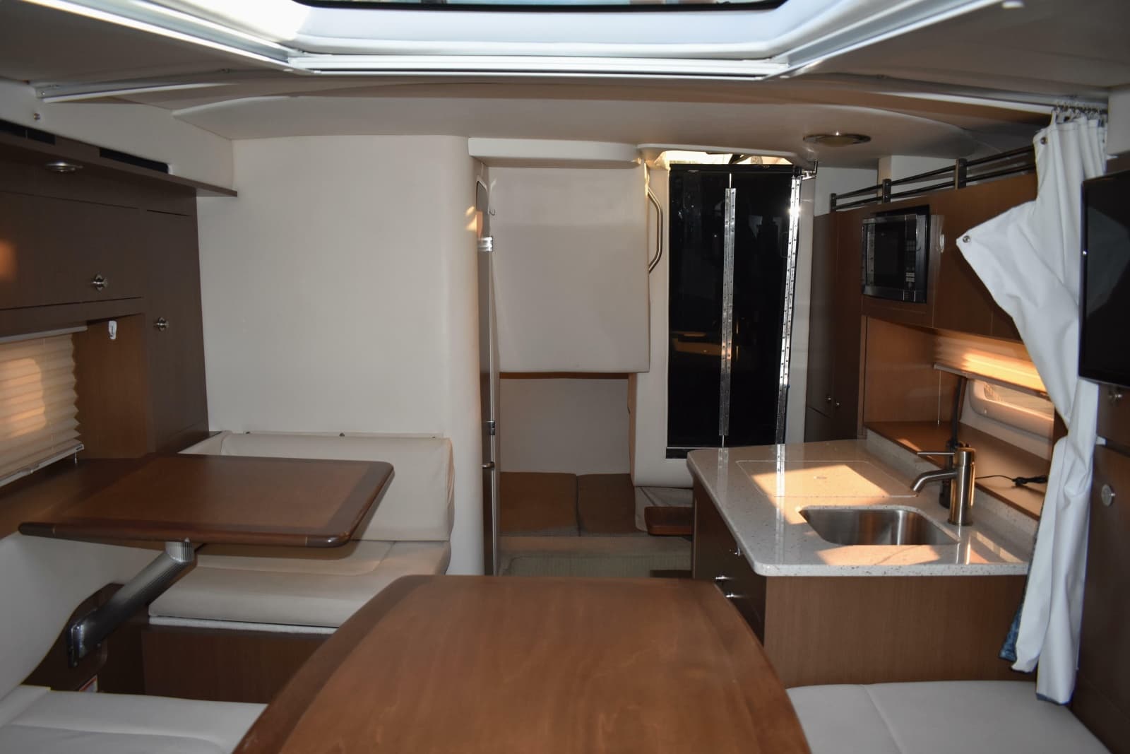 2016 Sea Ray Sundancer 310 - Photo 40