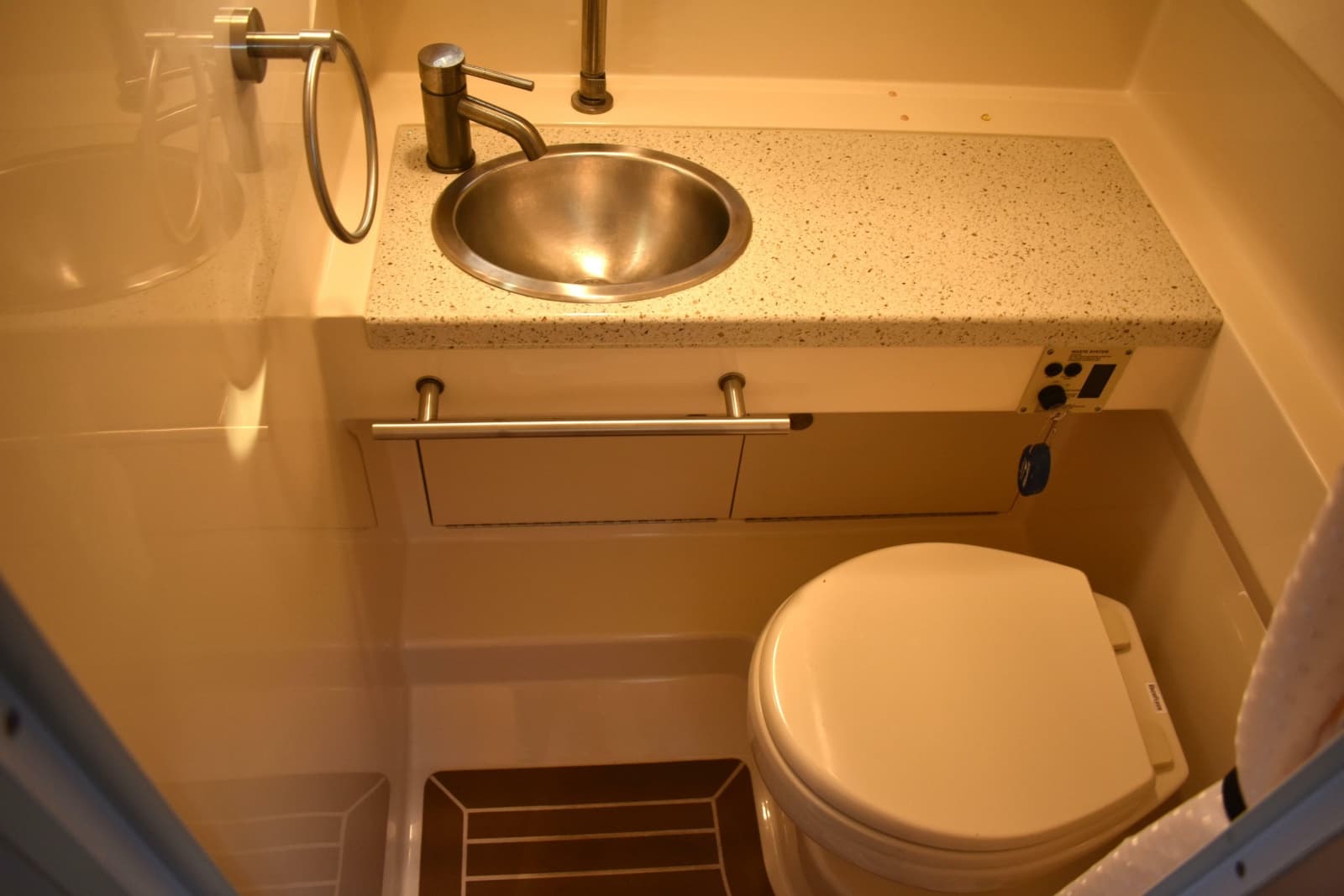 2016 Sea Ray Sundancer 310 - Photo 27