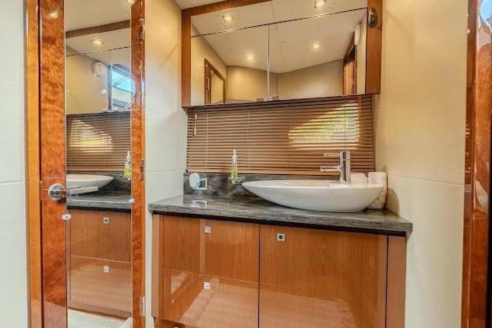2016 Sea Ray Sundancer 510 - Photo 35