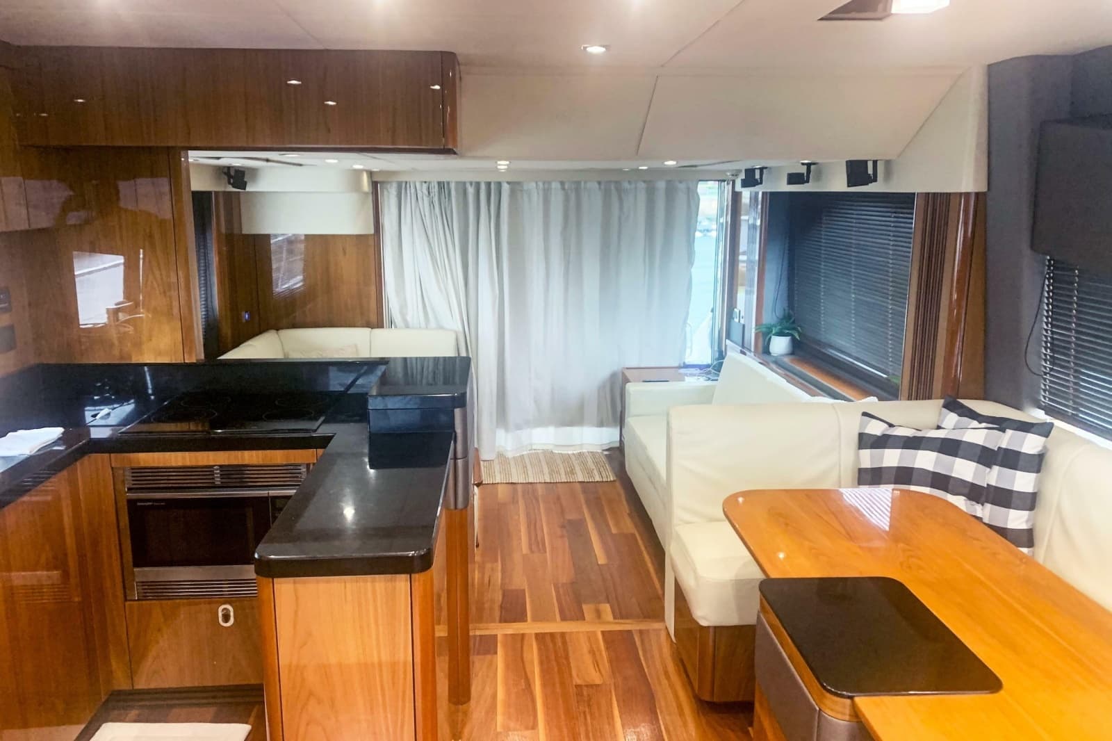 2016 Sunseeker Manhattan 65 - Photo 4