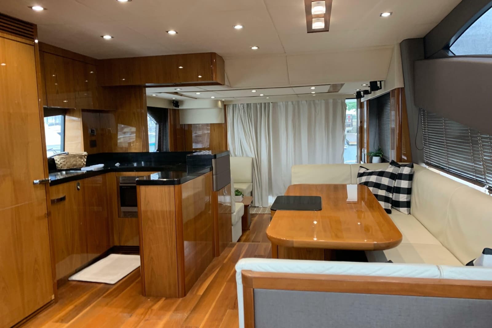 2016 Sunseeker Manhattan 65 - Photo 8