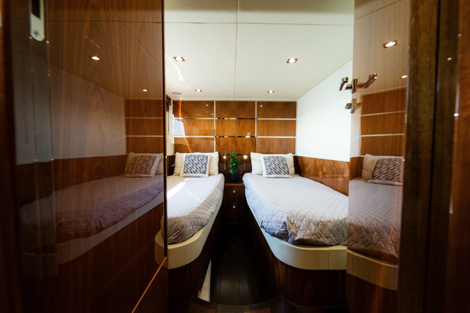 2016 Sunseeker Manhattan 65 - Photo 34