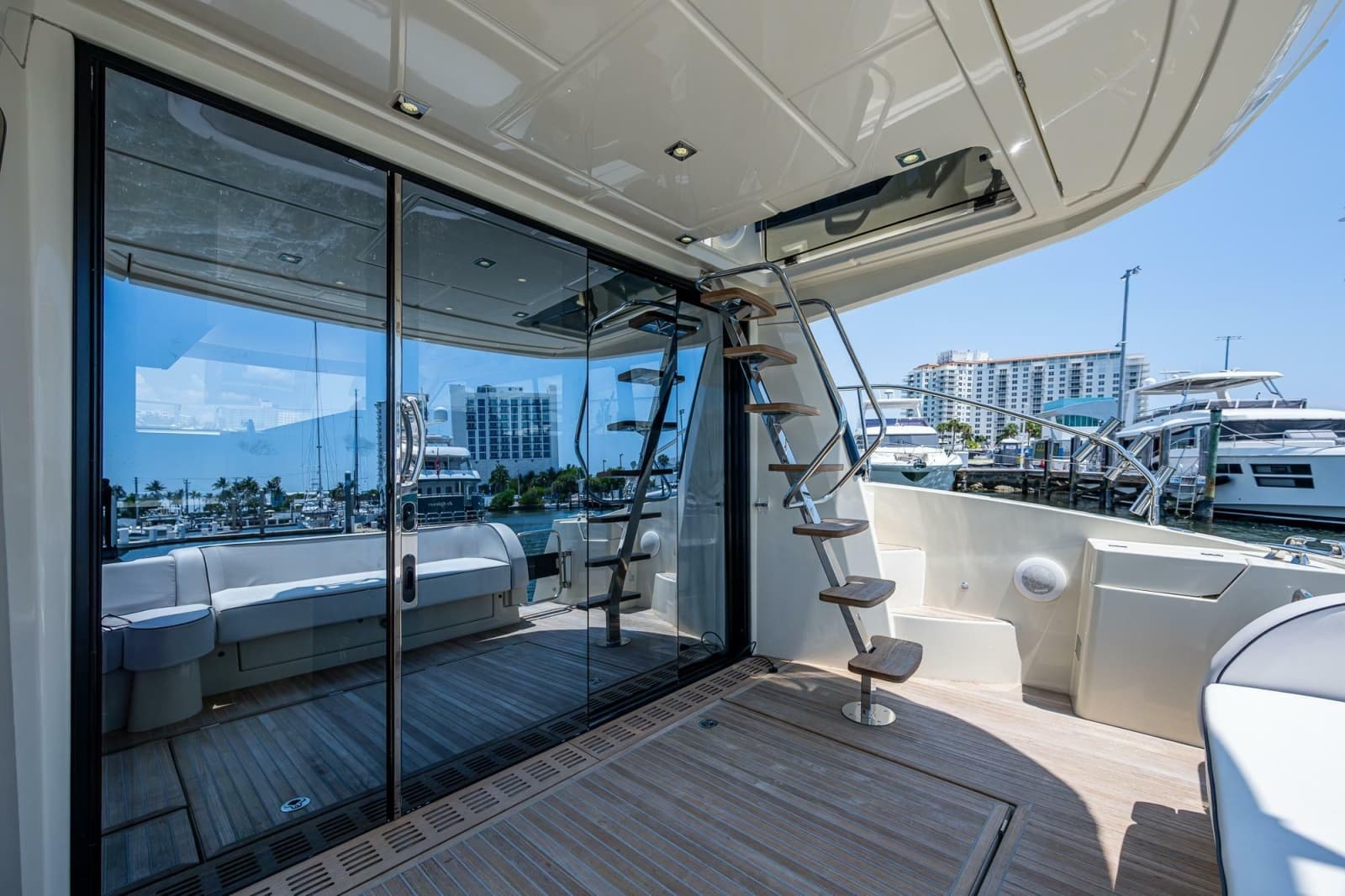 2015 Beneteau Monte Carlo 4 - Photo 18