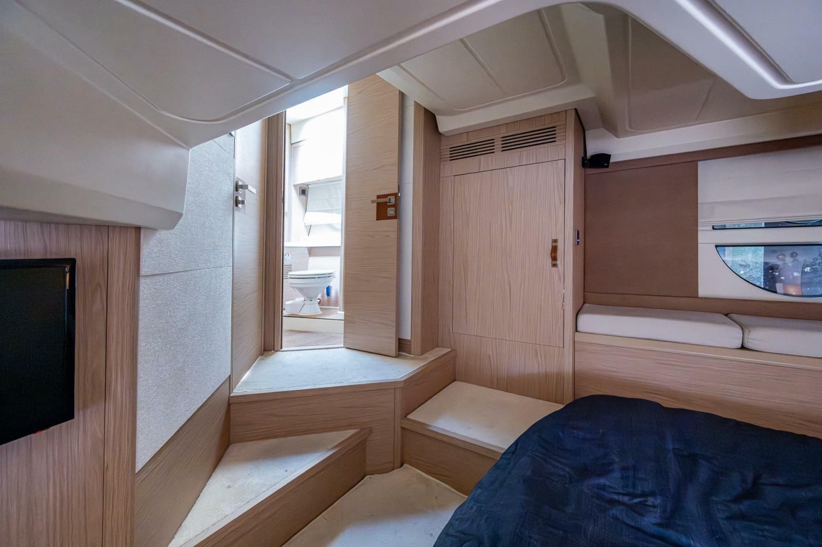 2015 Beneteau Monte Carlo 4 - Photo 12