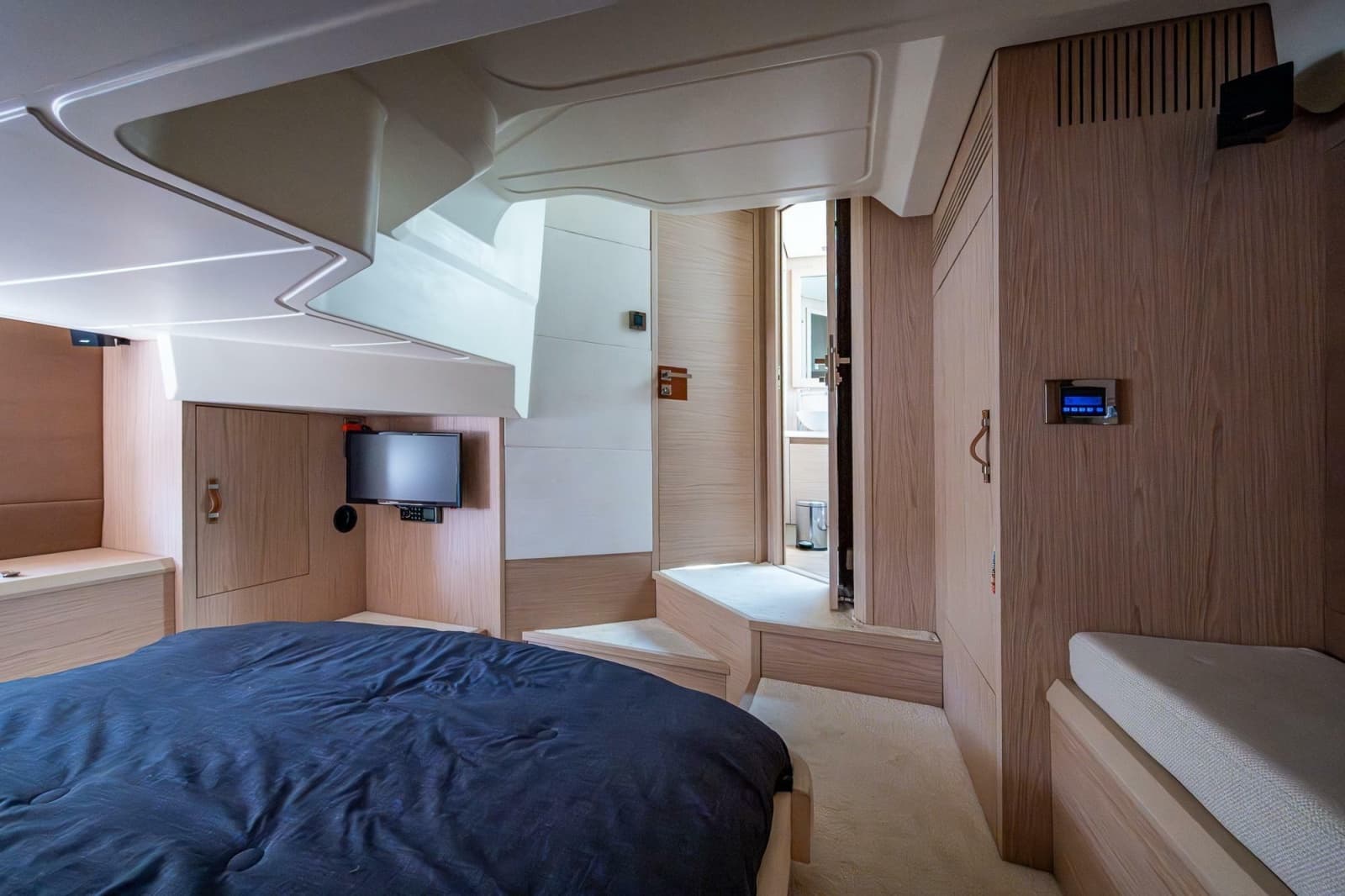 2015 Beneteau Monte Carlo 4 - Photo 43