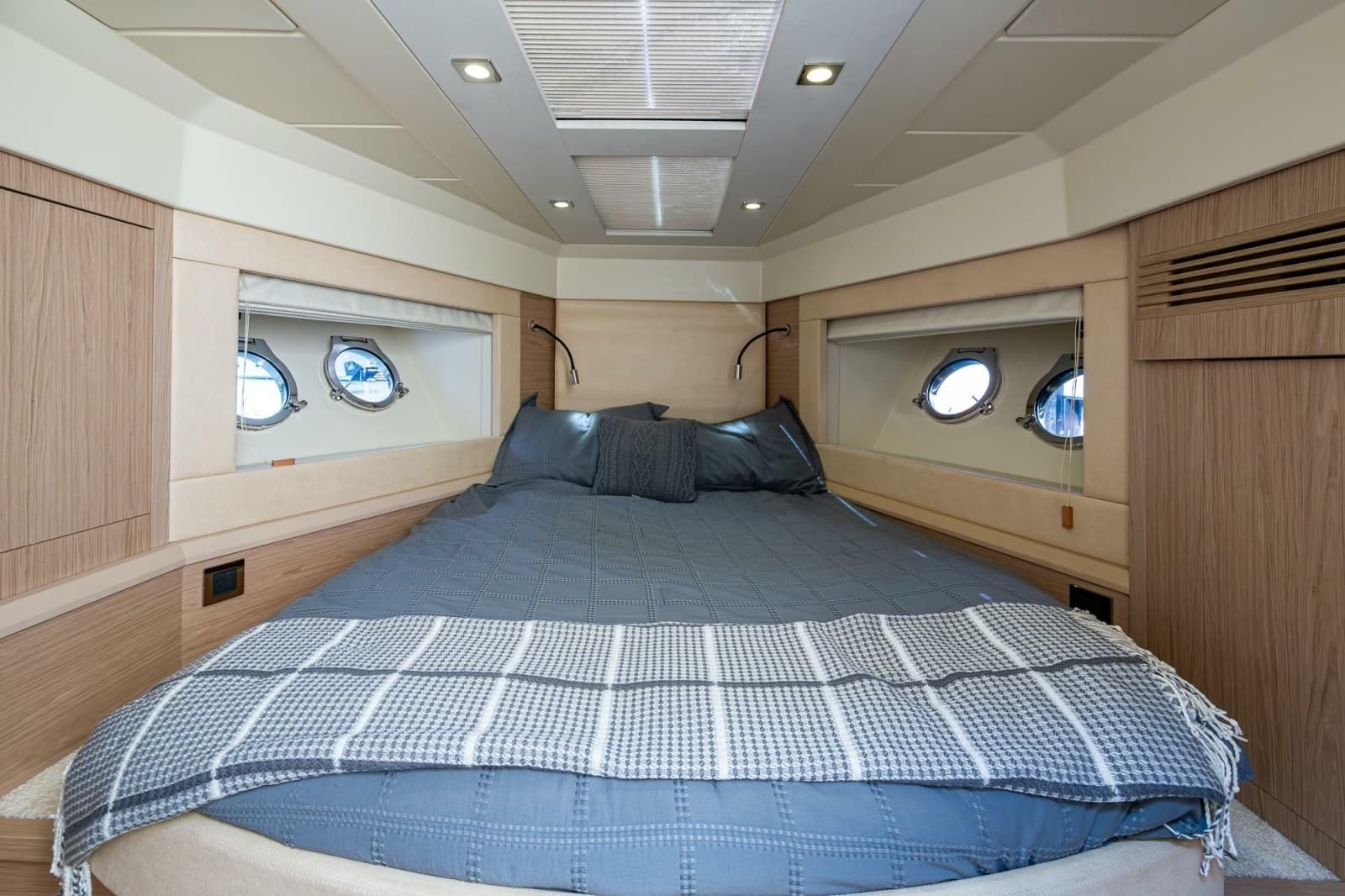 2015 Beneteau Monte Carlo 4 - Photo 36