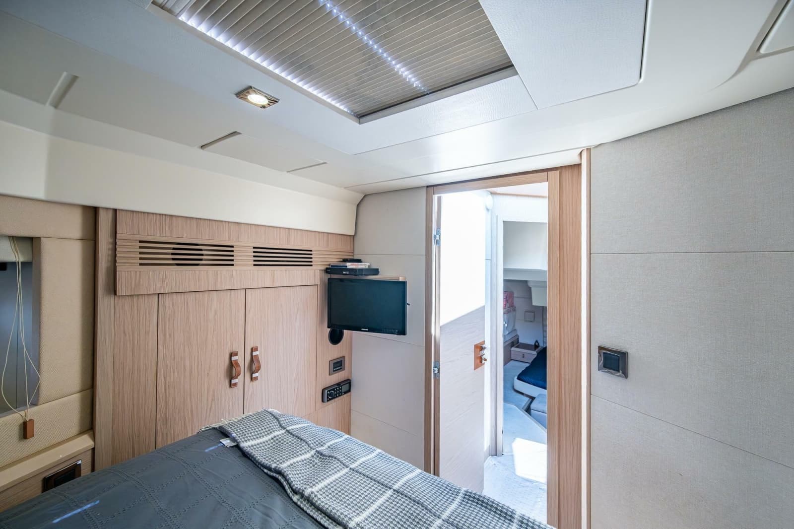 2015 Beneteau Monte Carlo 4 - Photo 38