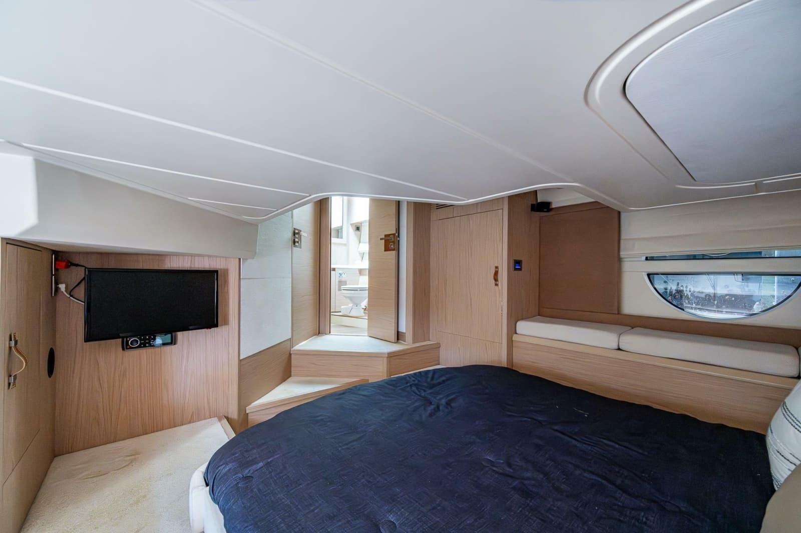 2015 Beneteau Monte Carlo 4 - Photo 44