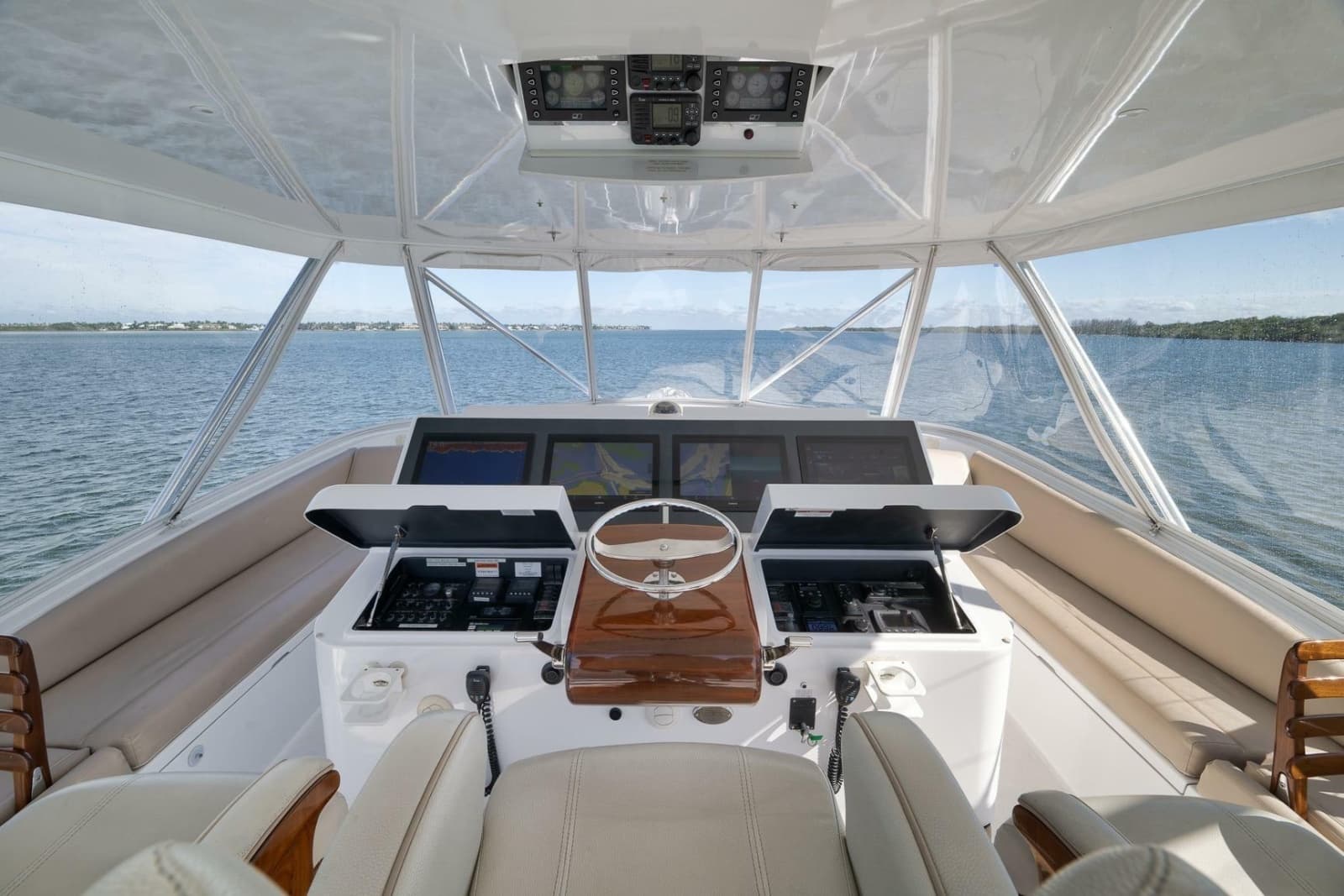 2015 Hatteras GT70 - Photo 62