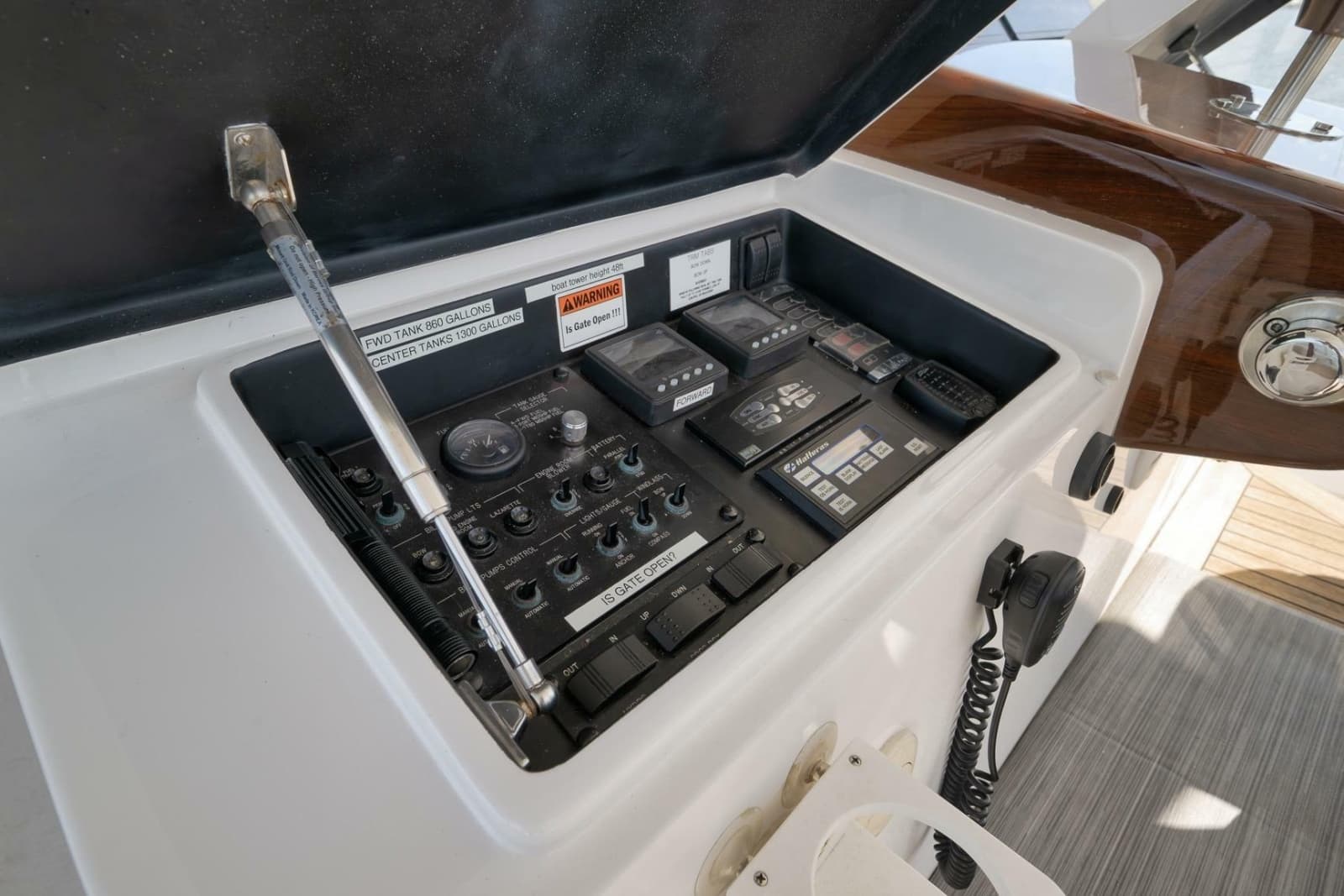 2015 Hatteras GT70 - Photo 63