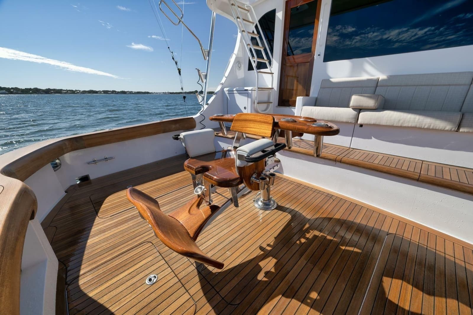 2015 Hatteras GT70 - Photo 15