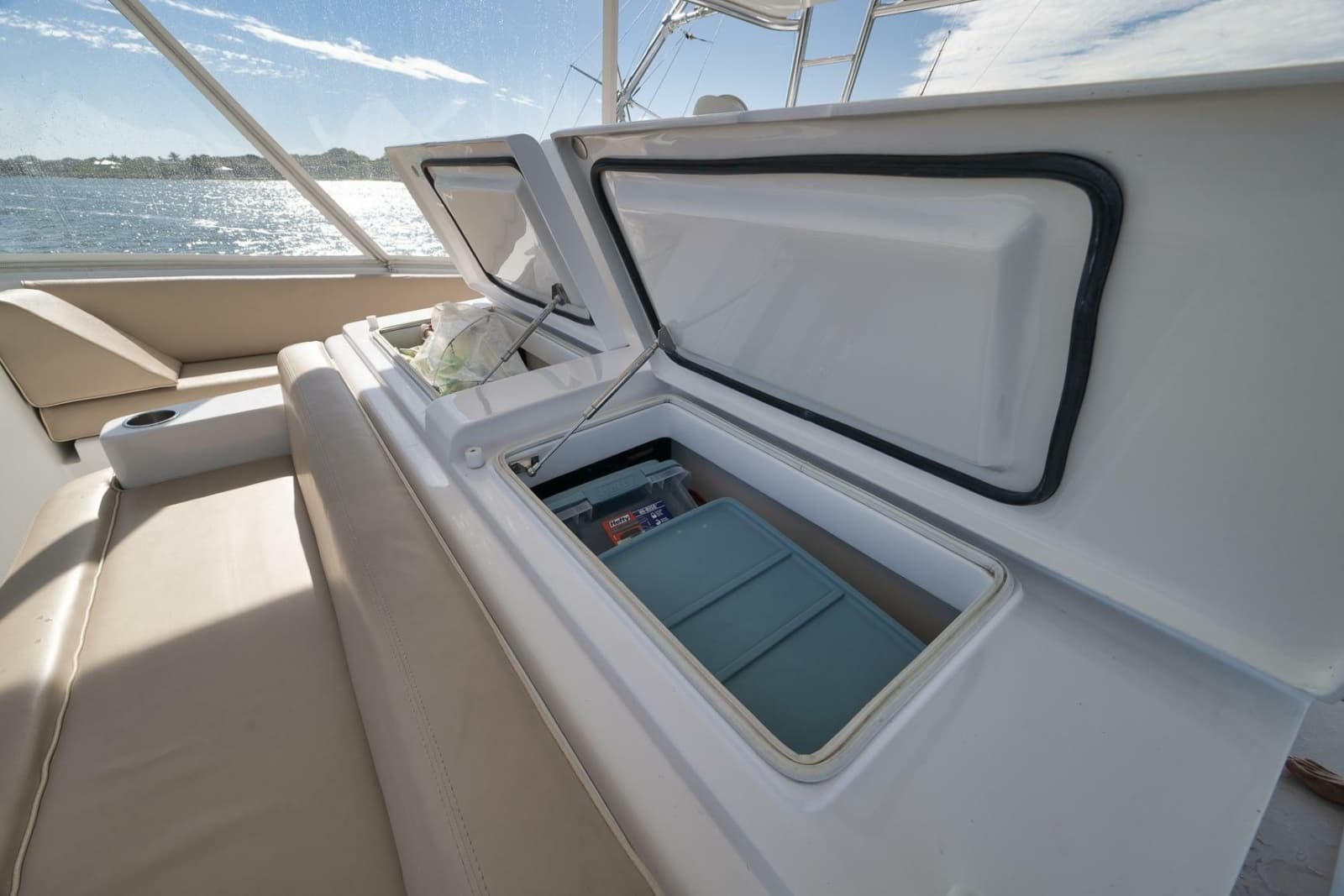 2015 Hatteras GT70 - Photo 70