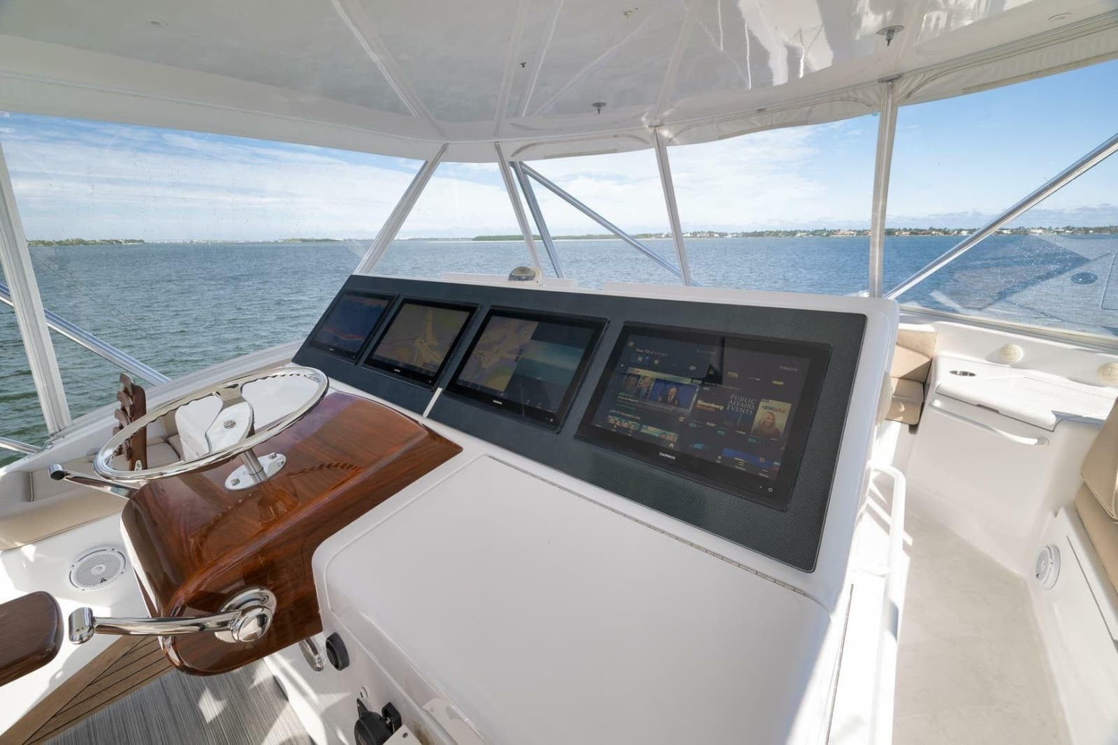 2015 Hatteras GT70 - Photo 66