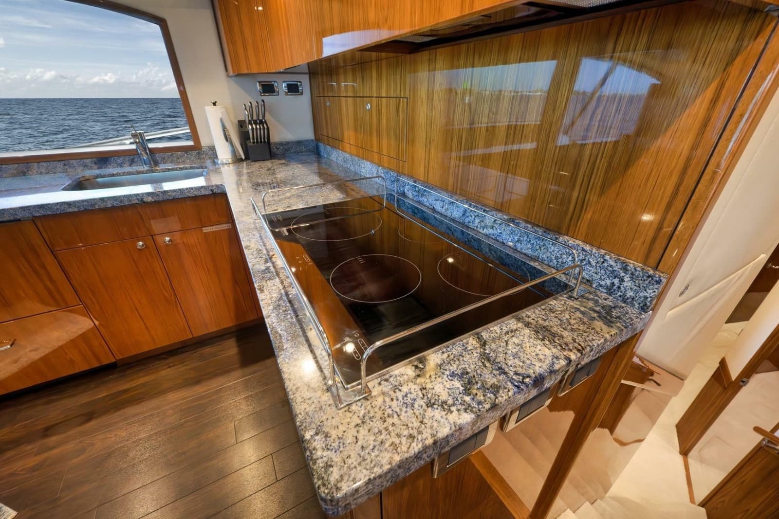2015 Hatteras GT70 - Photo 39