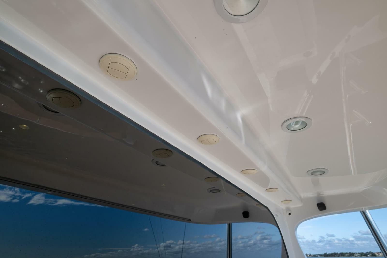 2015 Hatteras GT70 - Photo 26