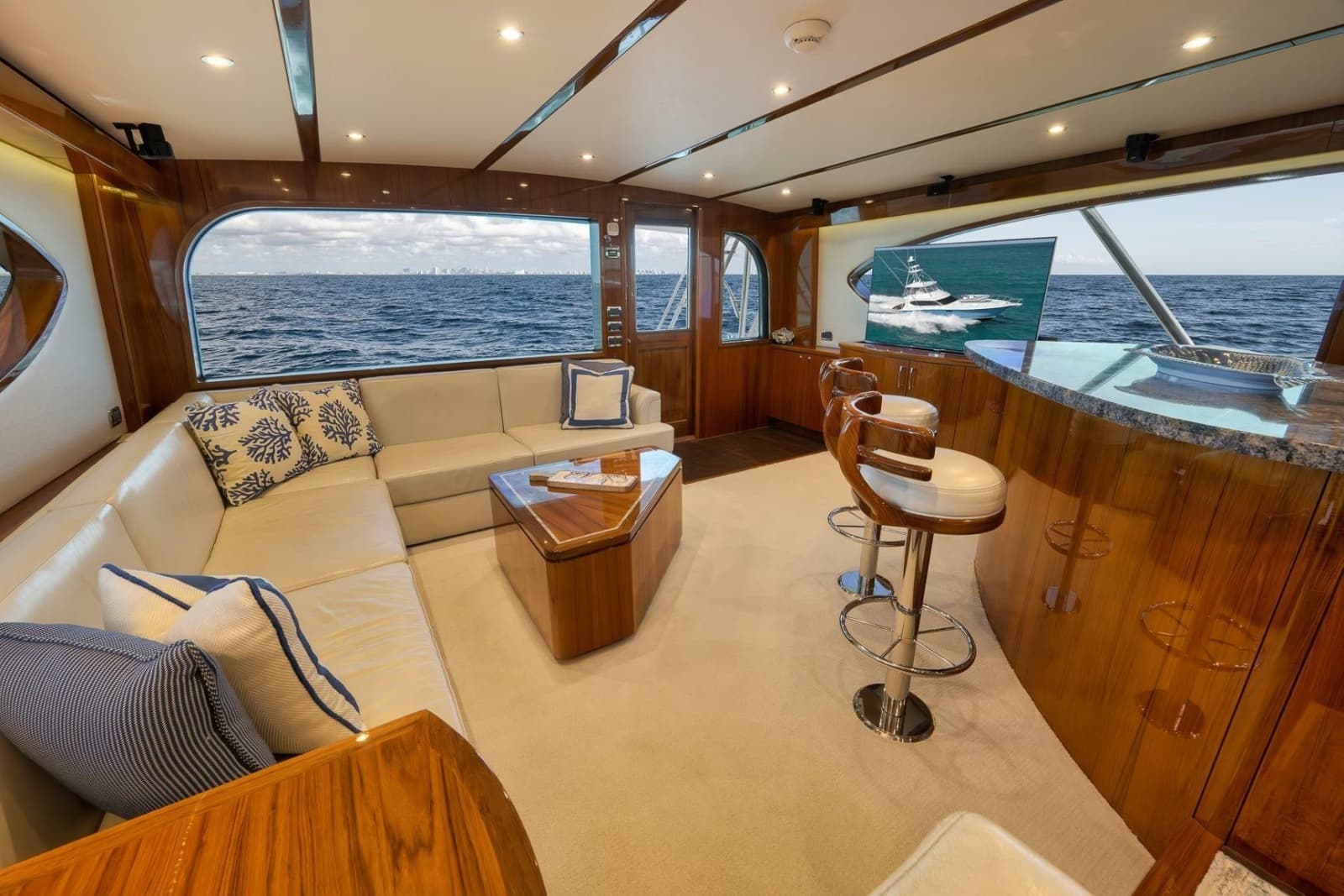 2015 Hatteras GT70 - Photo 31