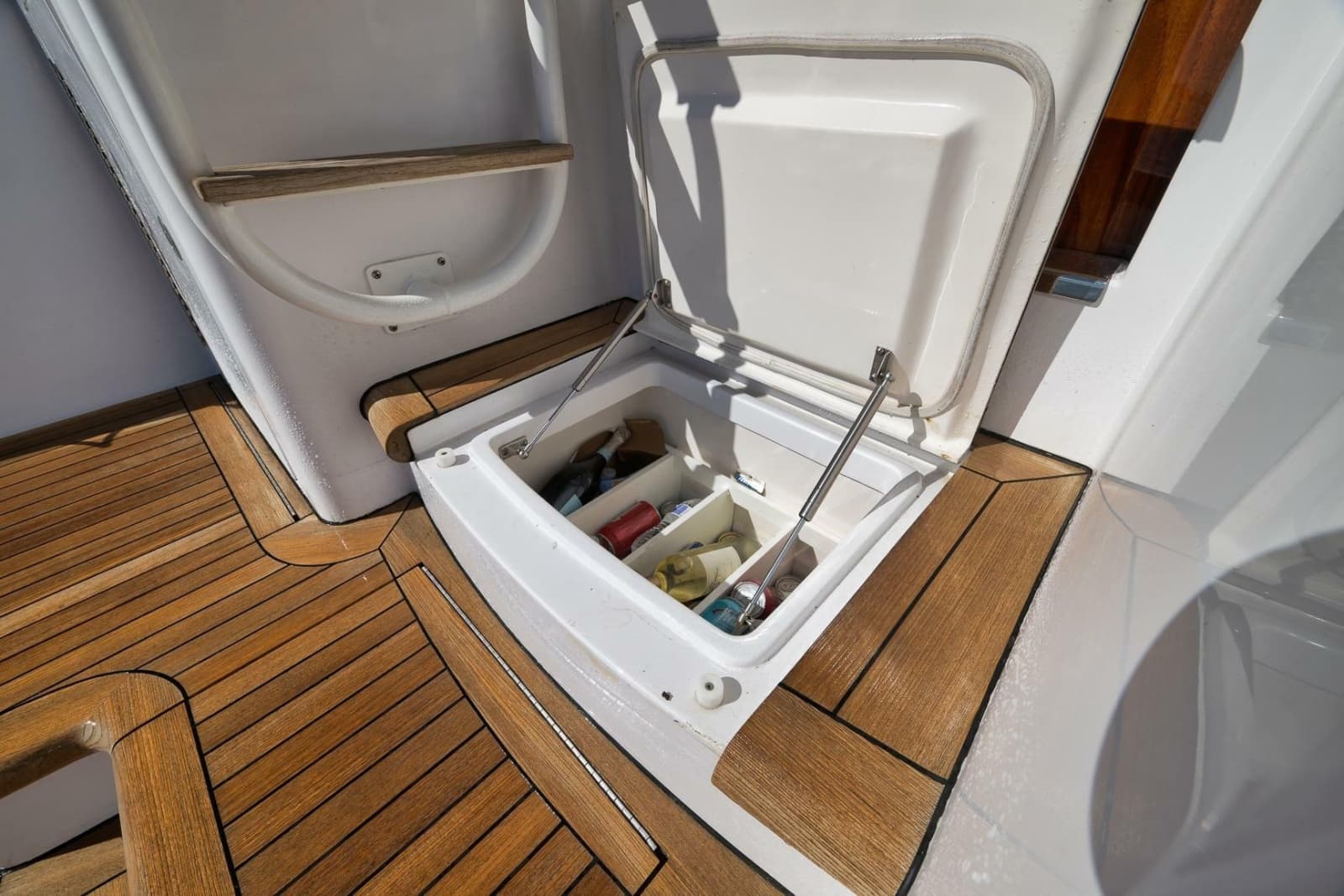 2015 Hatteras GT70 - Photo 25