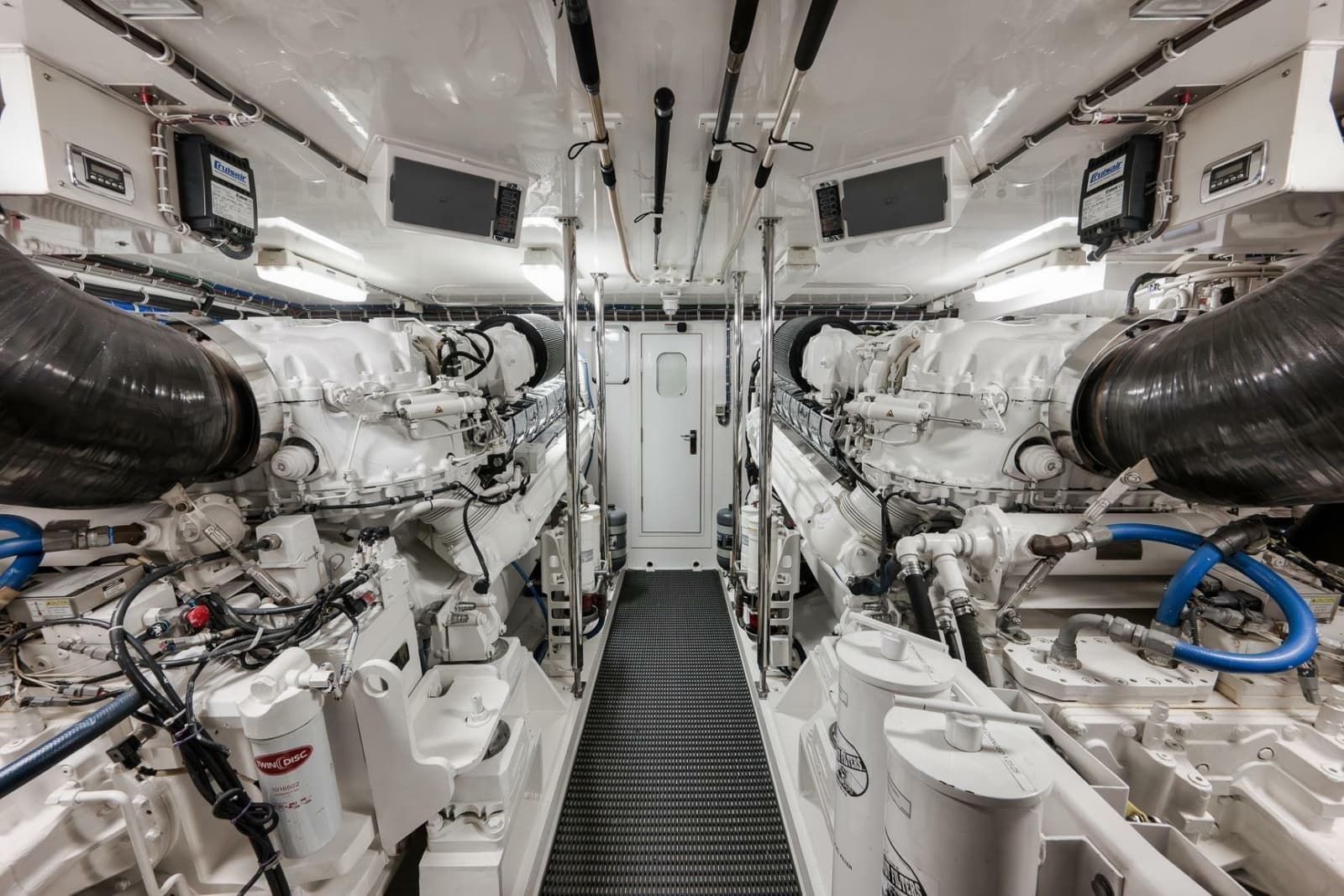 2015 Hatteras GT70 - Photo 85