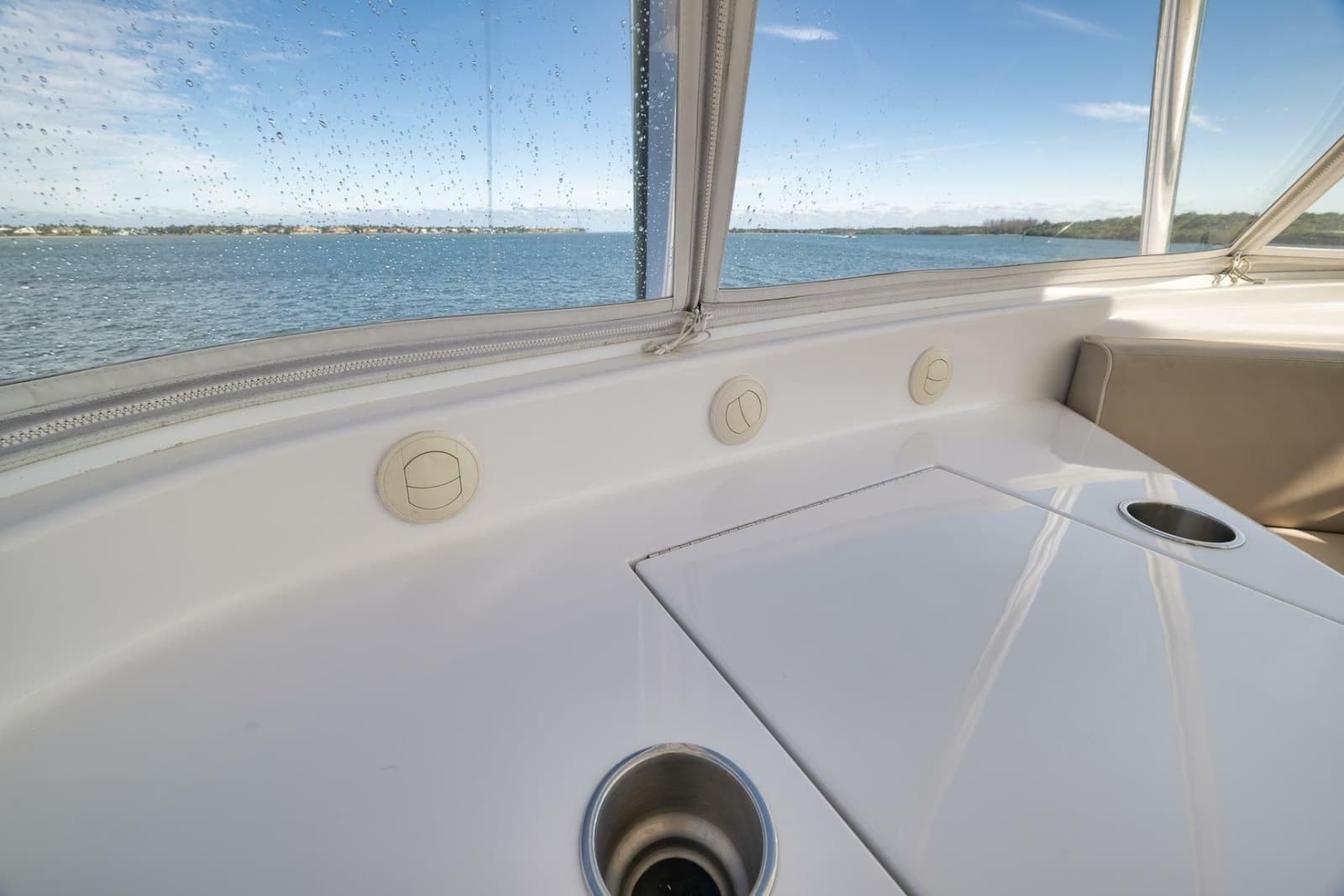 2015 Hatteras GT70 - Photo 72