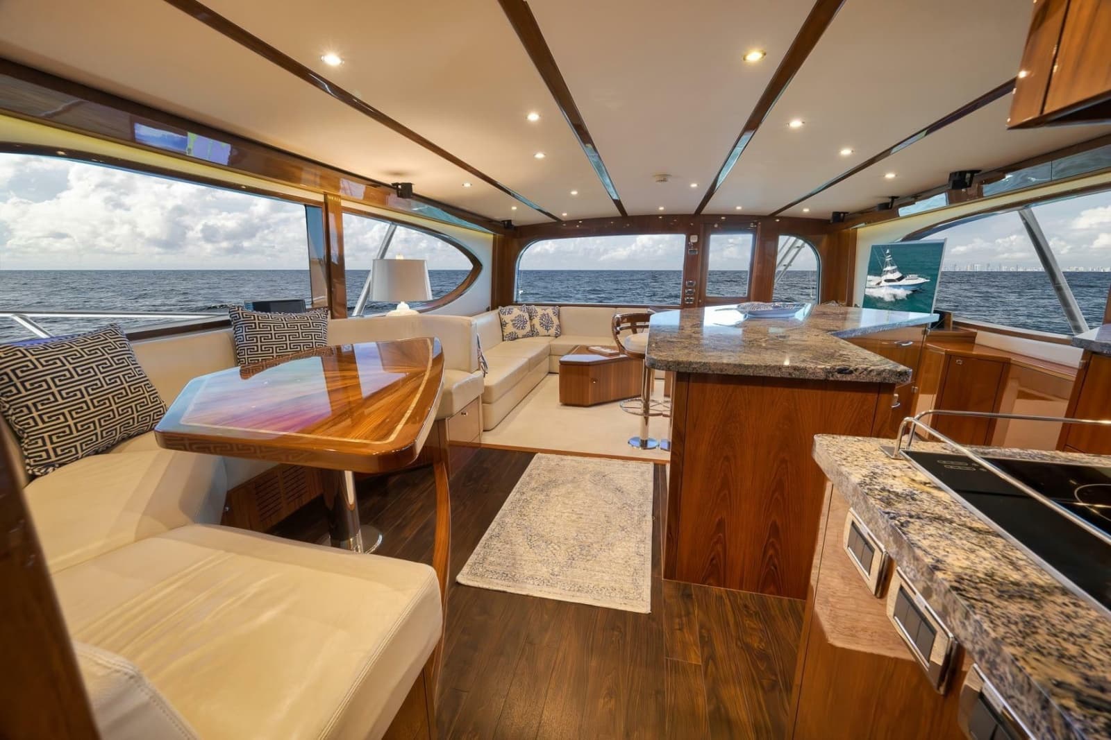 2015 Hatteras GT70 - Photo 34