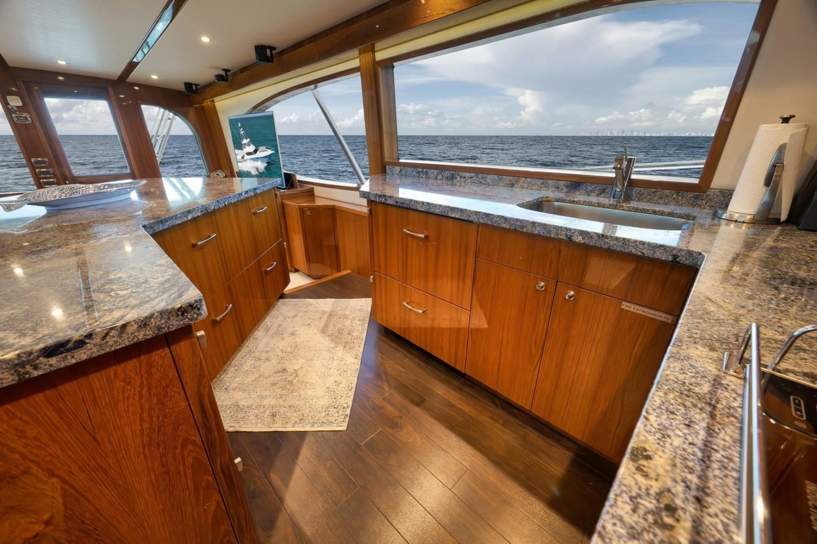 2015 Hatteras GT70 - Photo 35