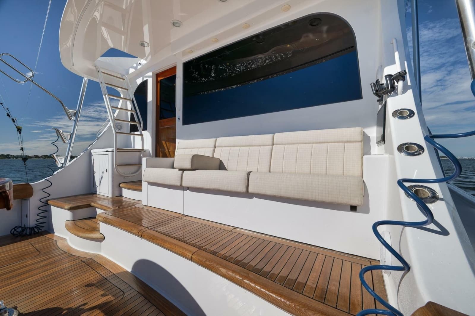 2015 Hatteras GT70 - Photo 21