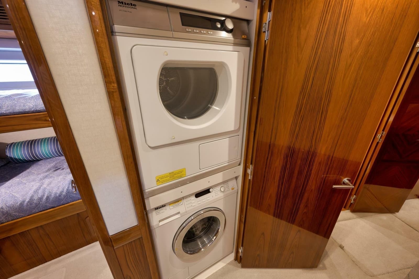 2015 Hatteras GT70 - Photo 40