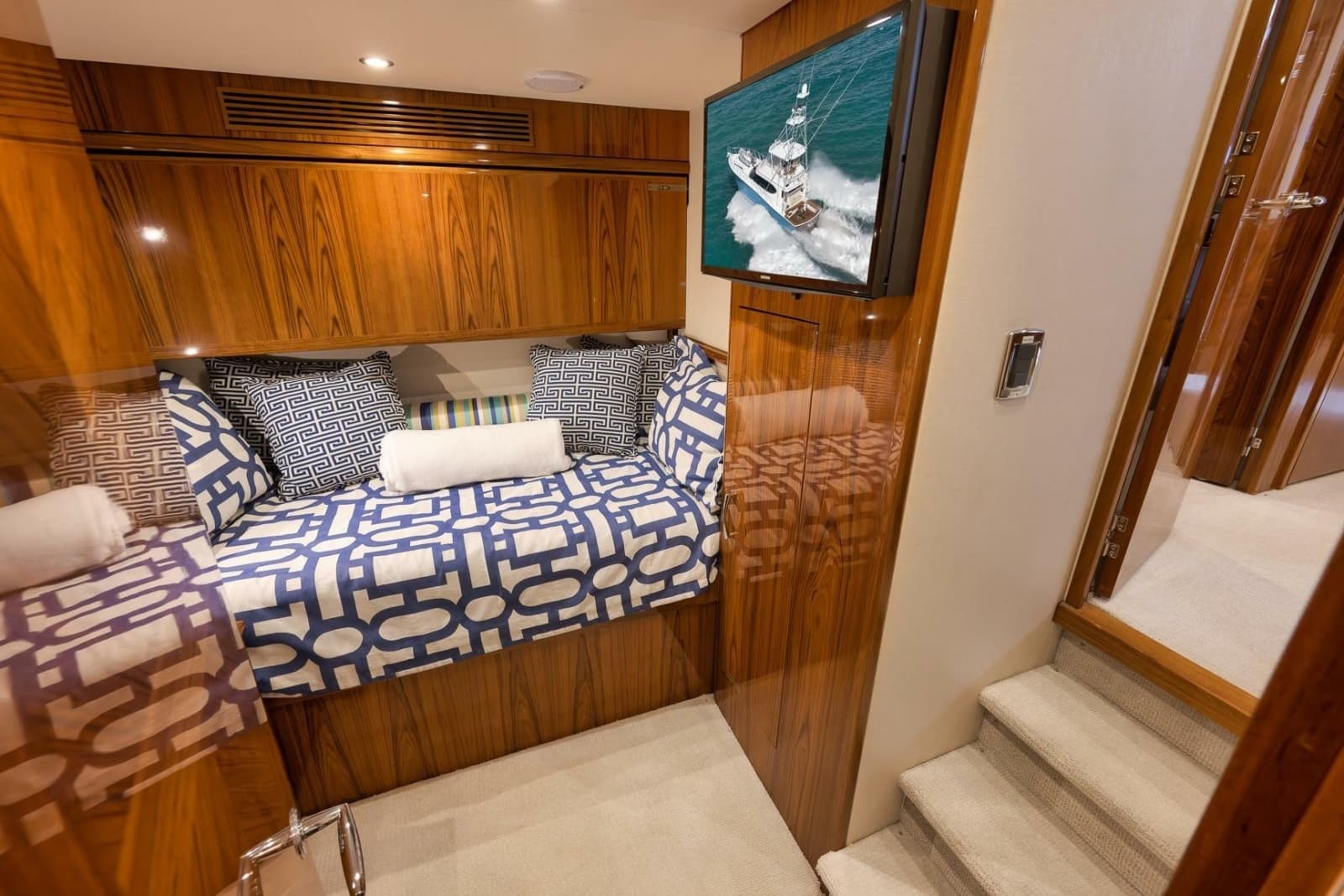 2015 Hatteras GT70 - Photo 56
