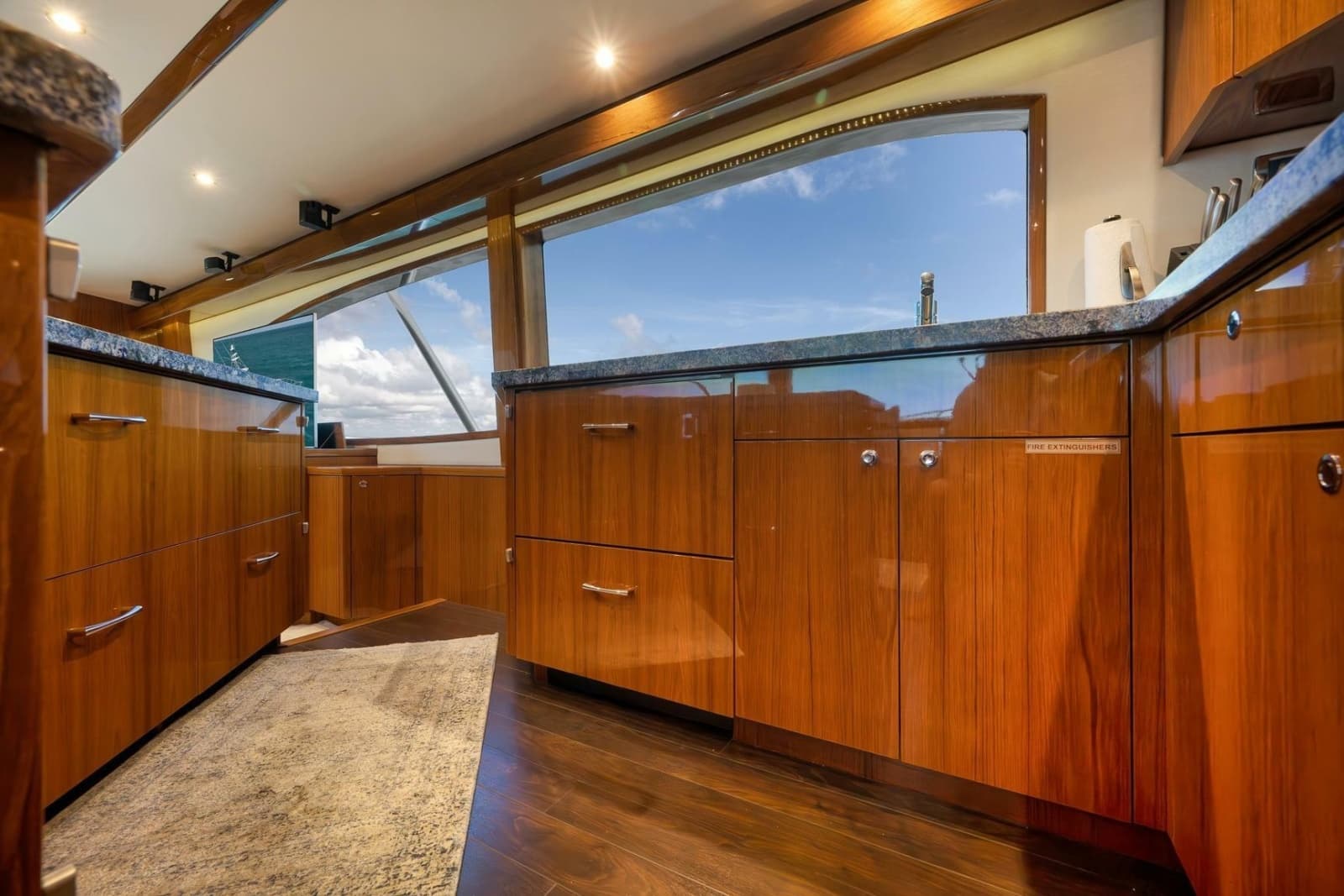 2015 Hatteras GT70 - Photo 37